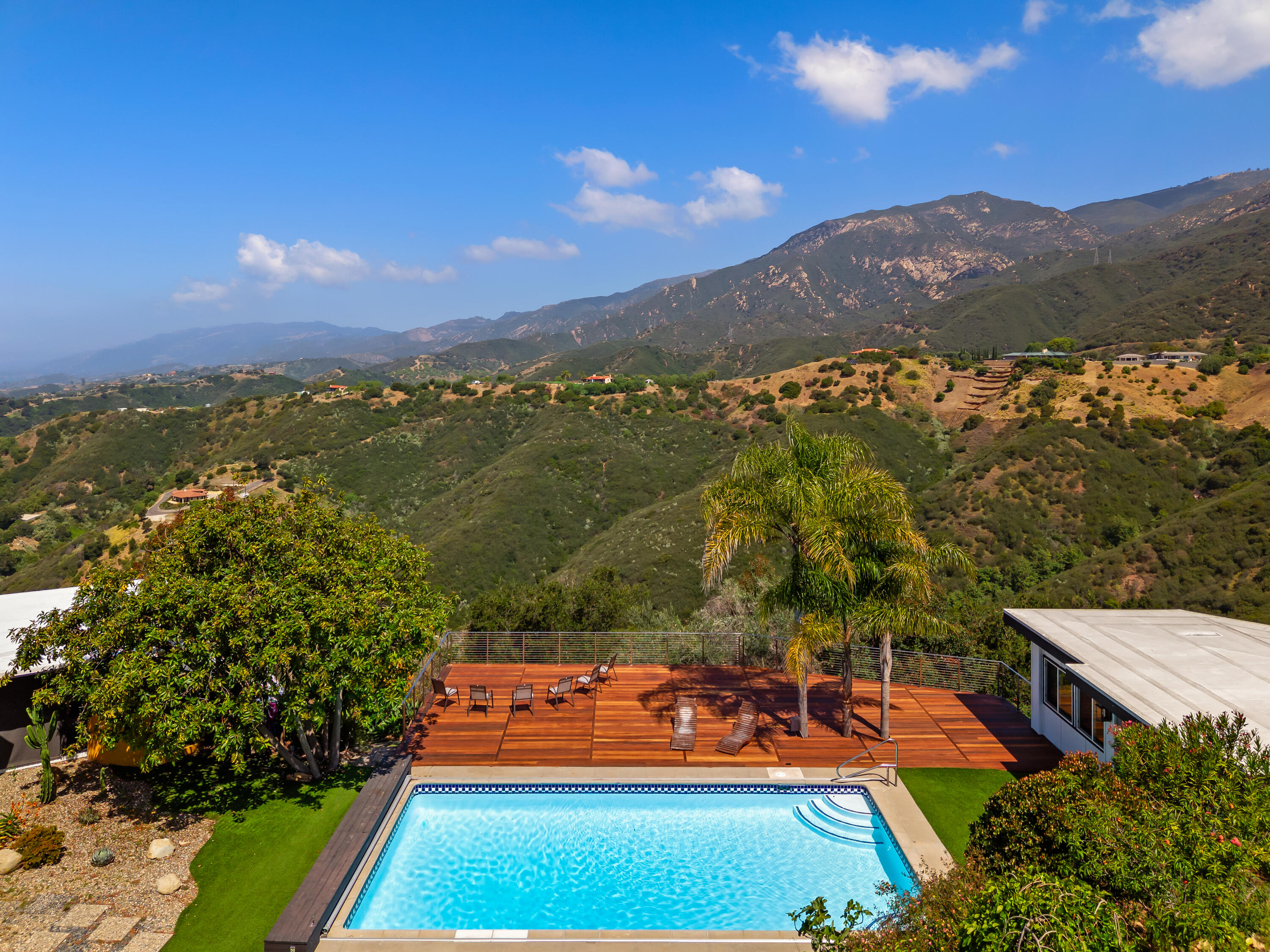 2911 Holly Road