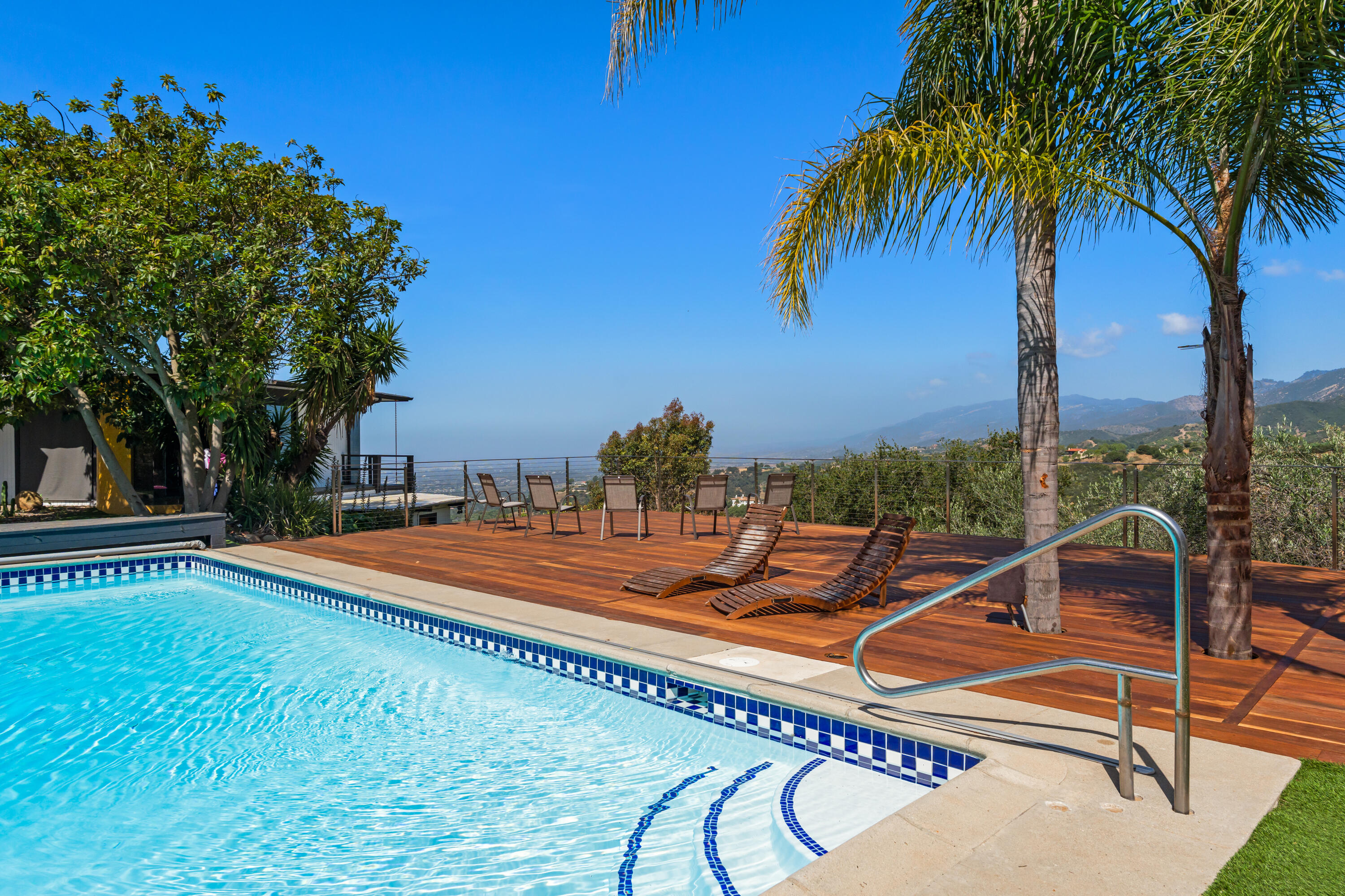 2911 Holly Road