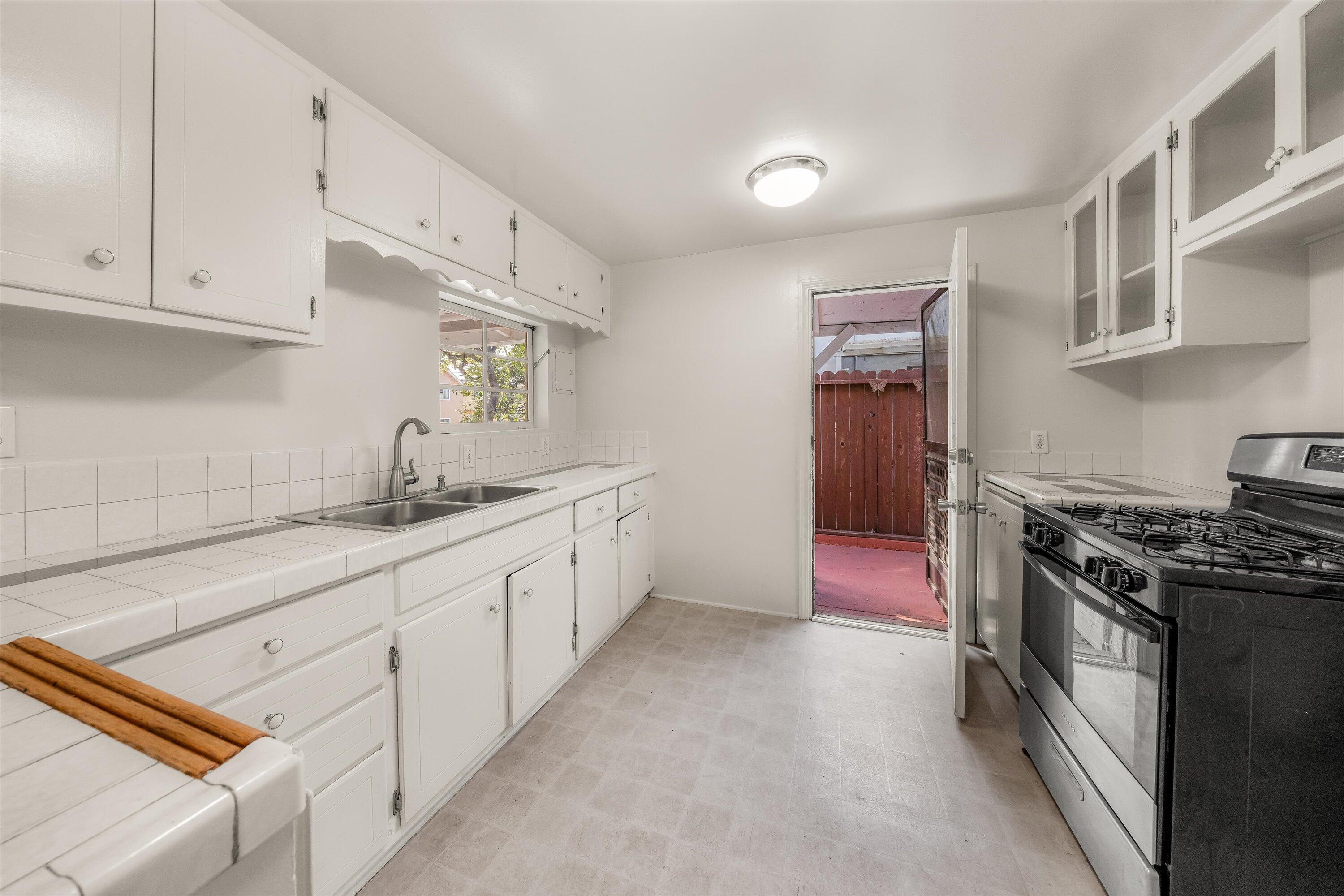 610 W Valerio St & 1702 Sunset Ave