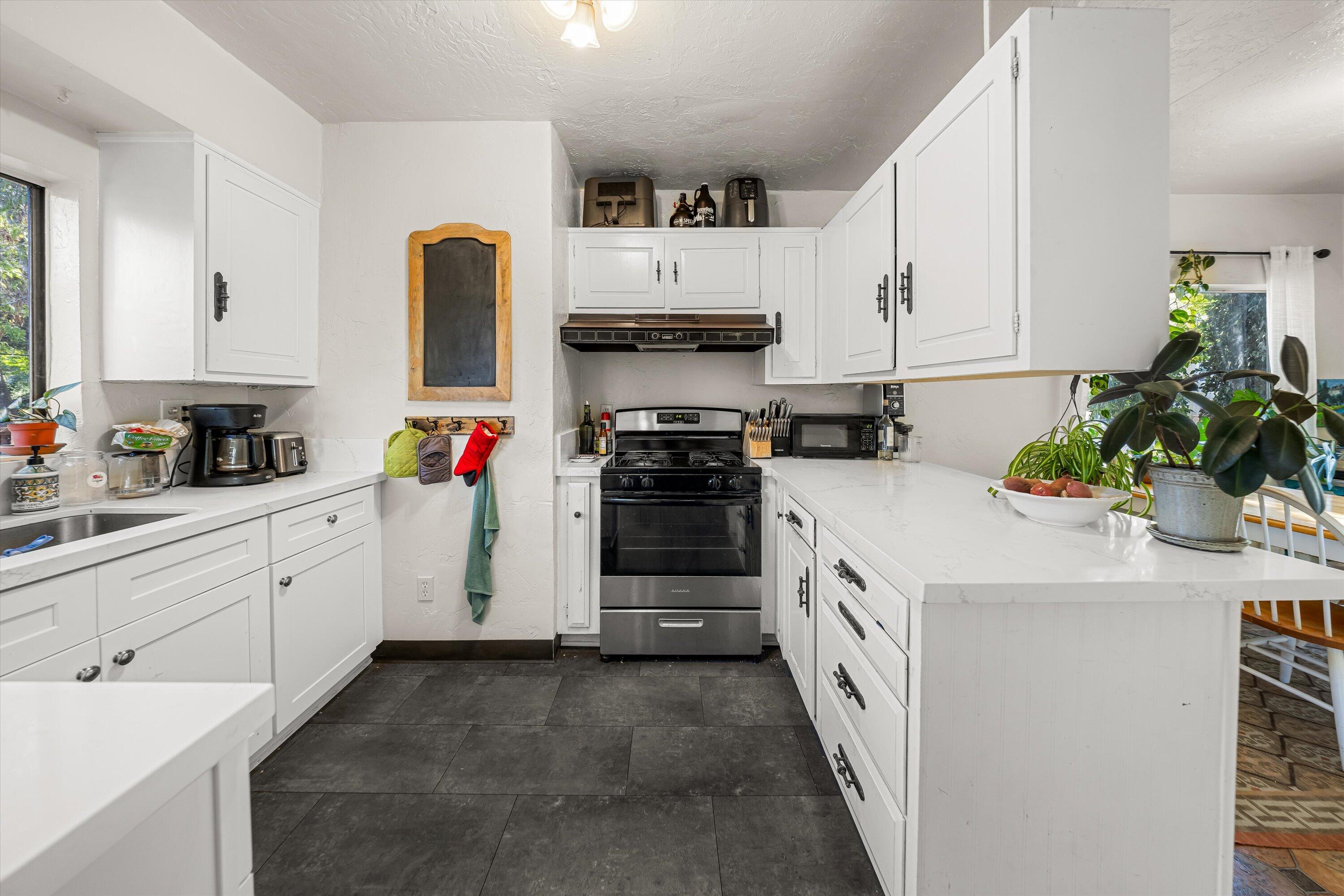 610 W Valerio St & 1702 Sunset Ave