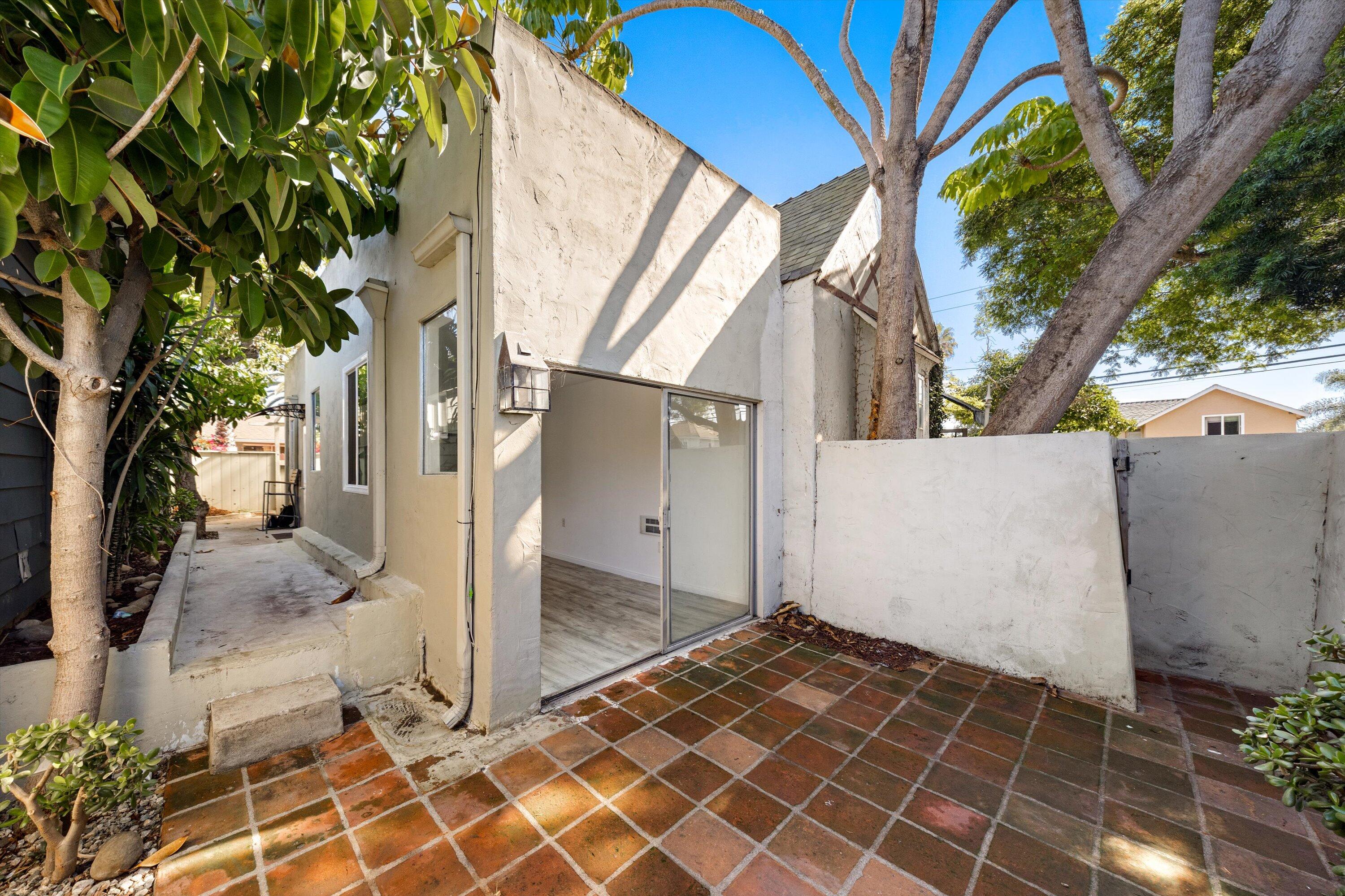 610 W Valerio St & 1702 Sunset Ave
