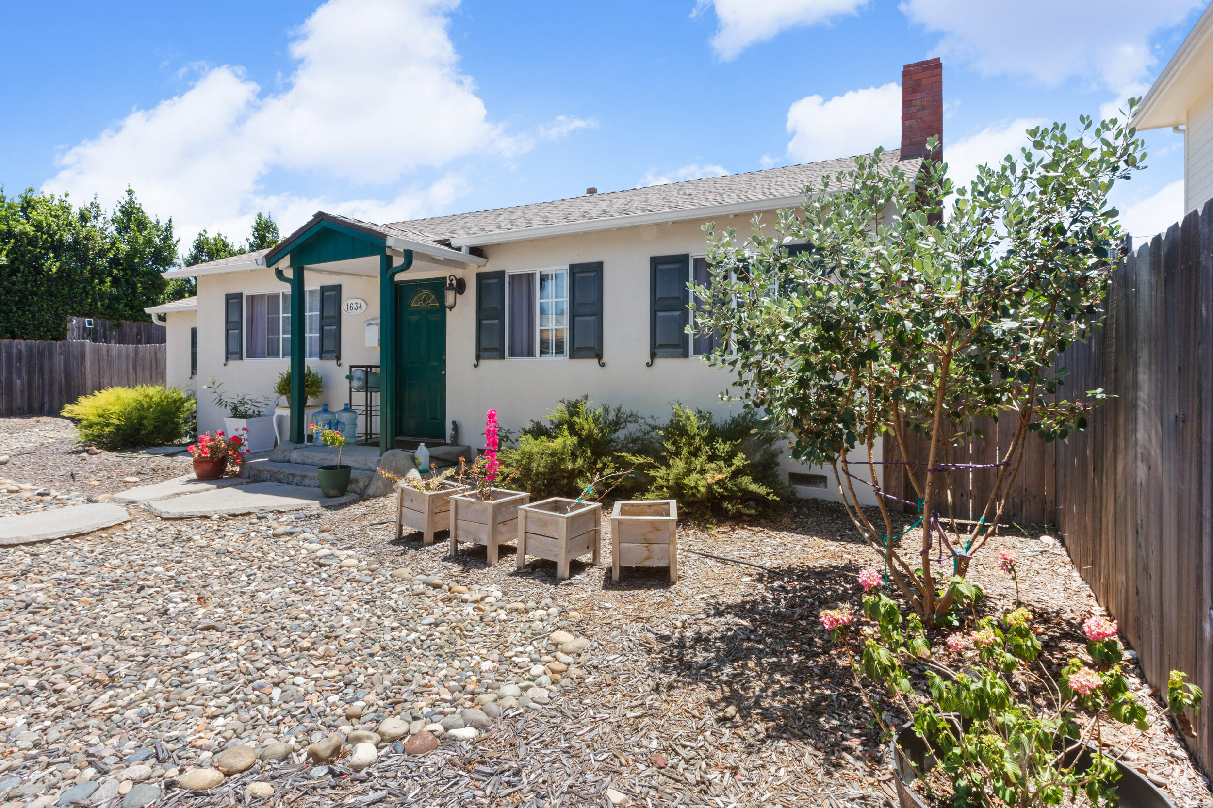 1634 Elm Avenue