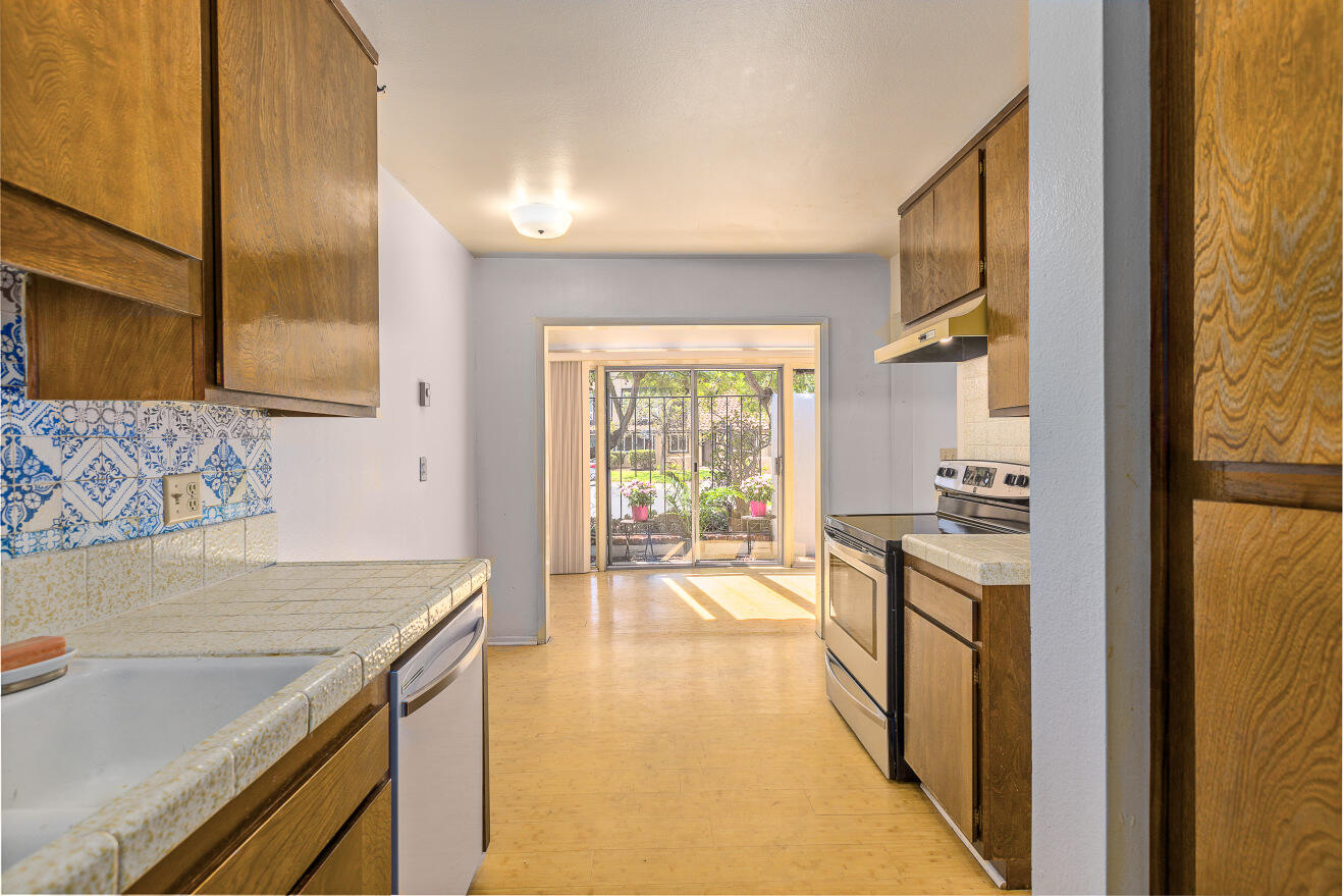4701 Calle Reina