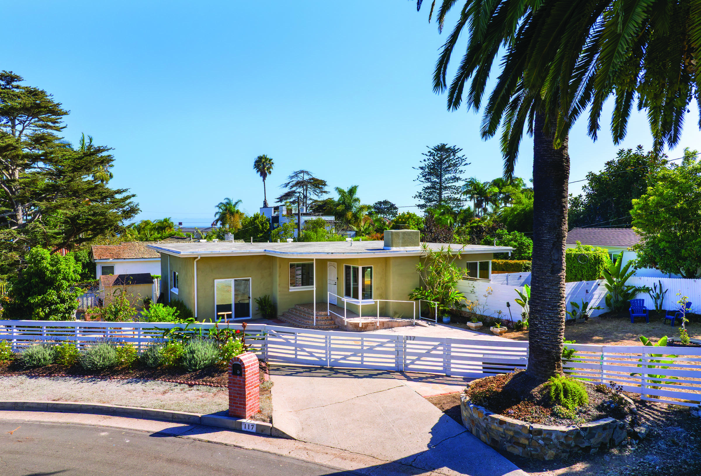 117 Santa Cruz Boulevard