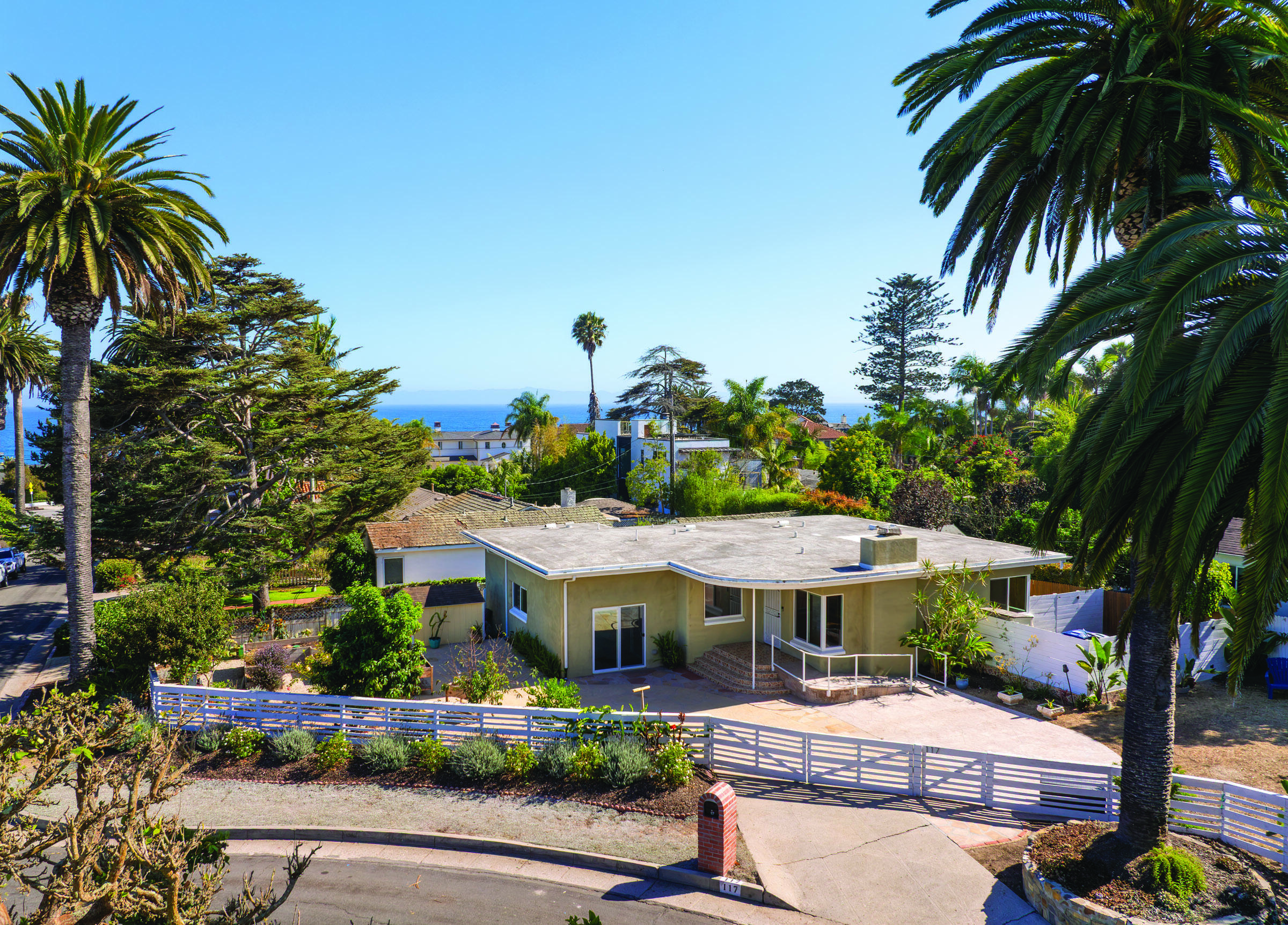 117 Santa Cruz Boulevard