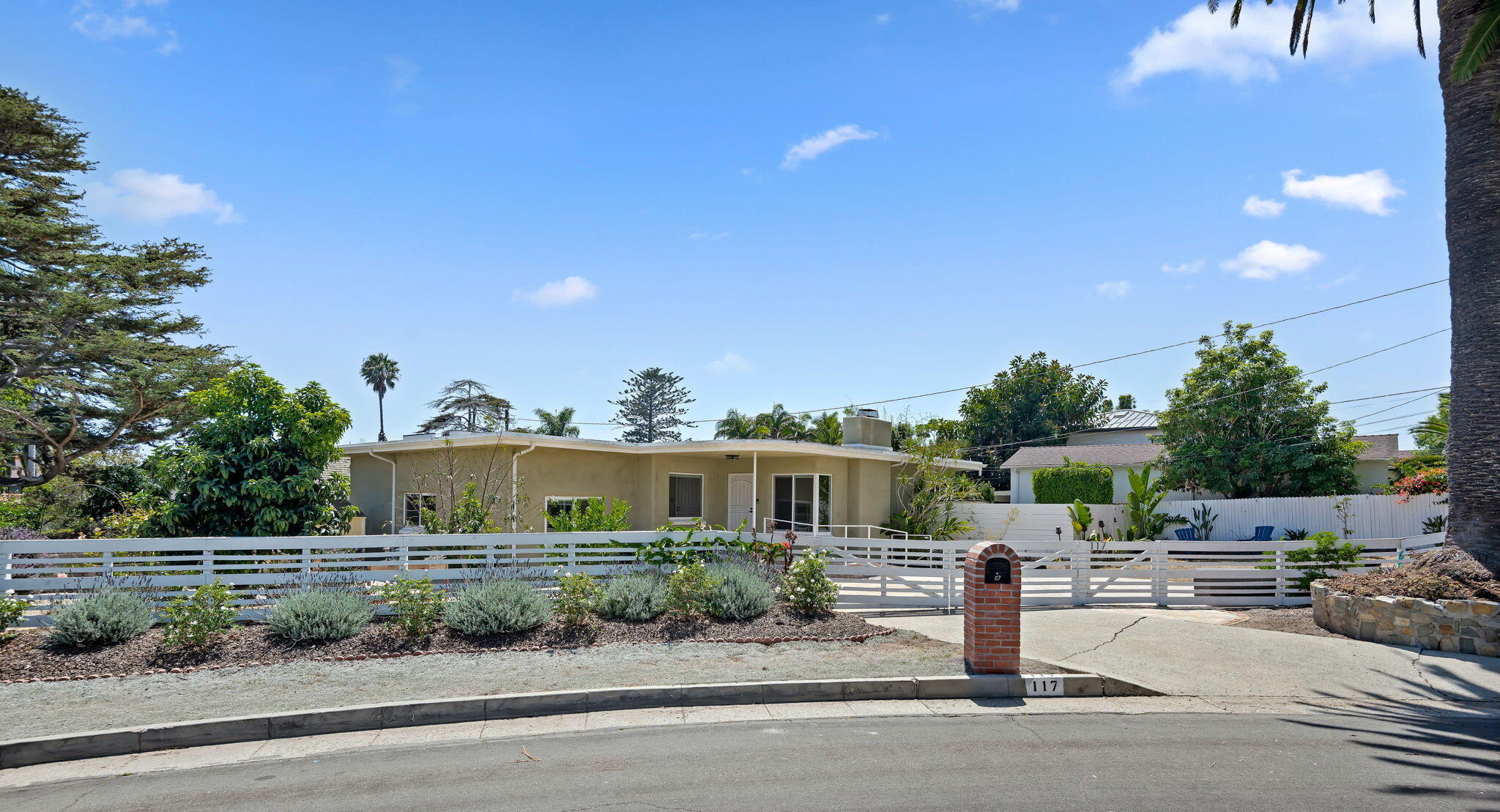 117 Santa Cruz Boulevard