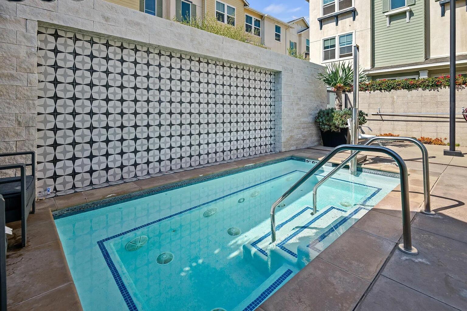 502 Asilomar Way Unit 105