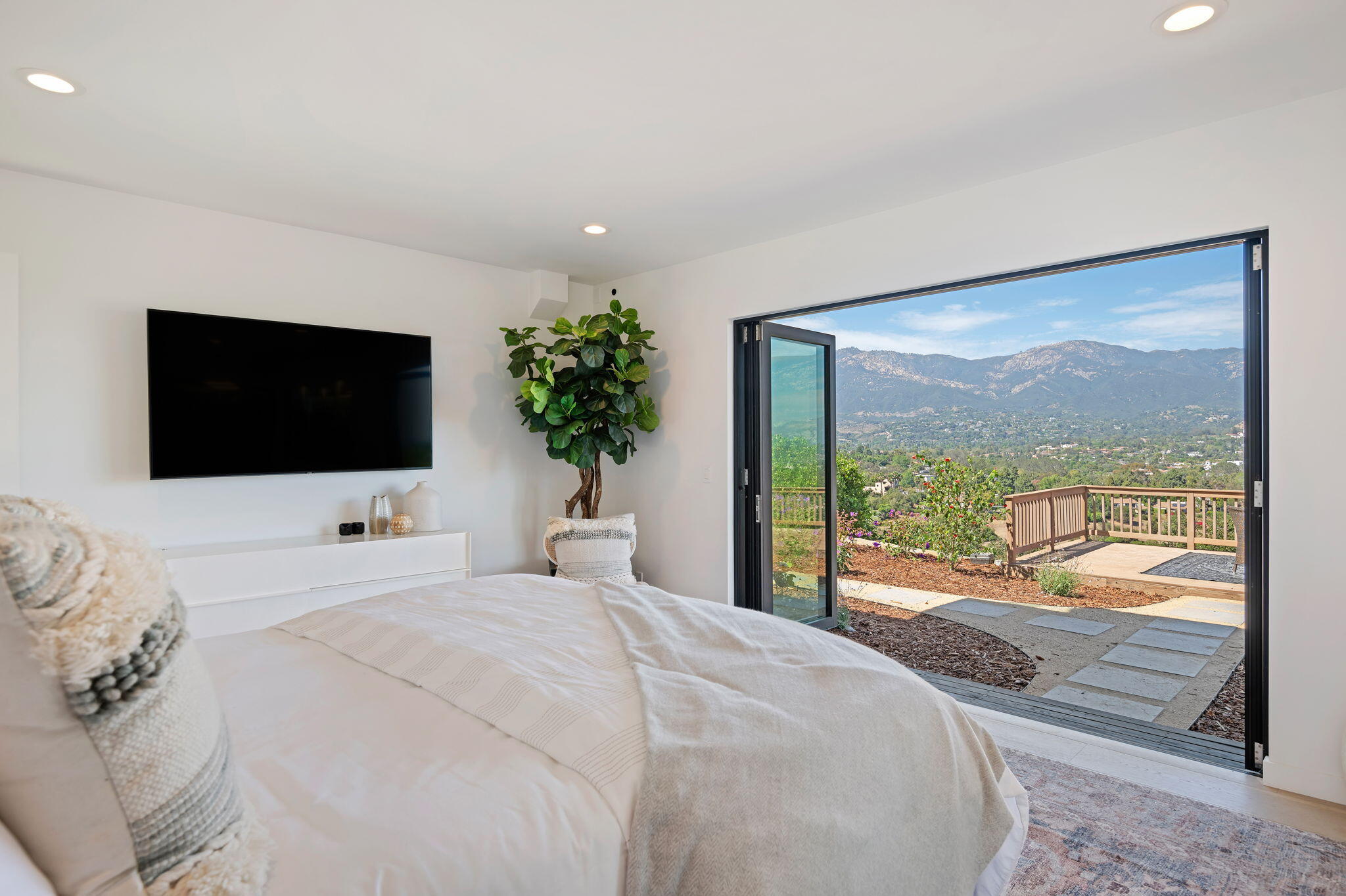 1106 Crestline Drive