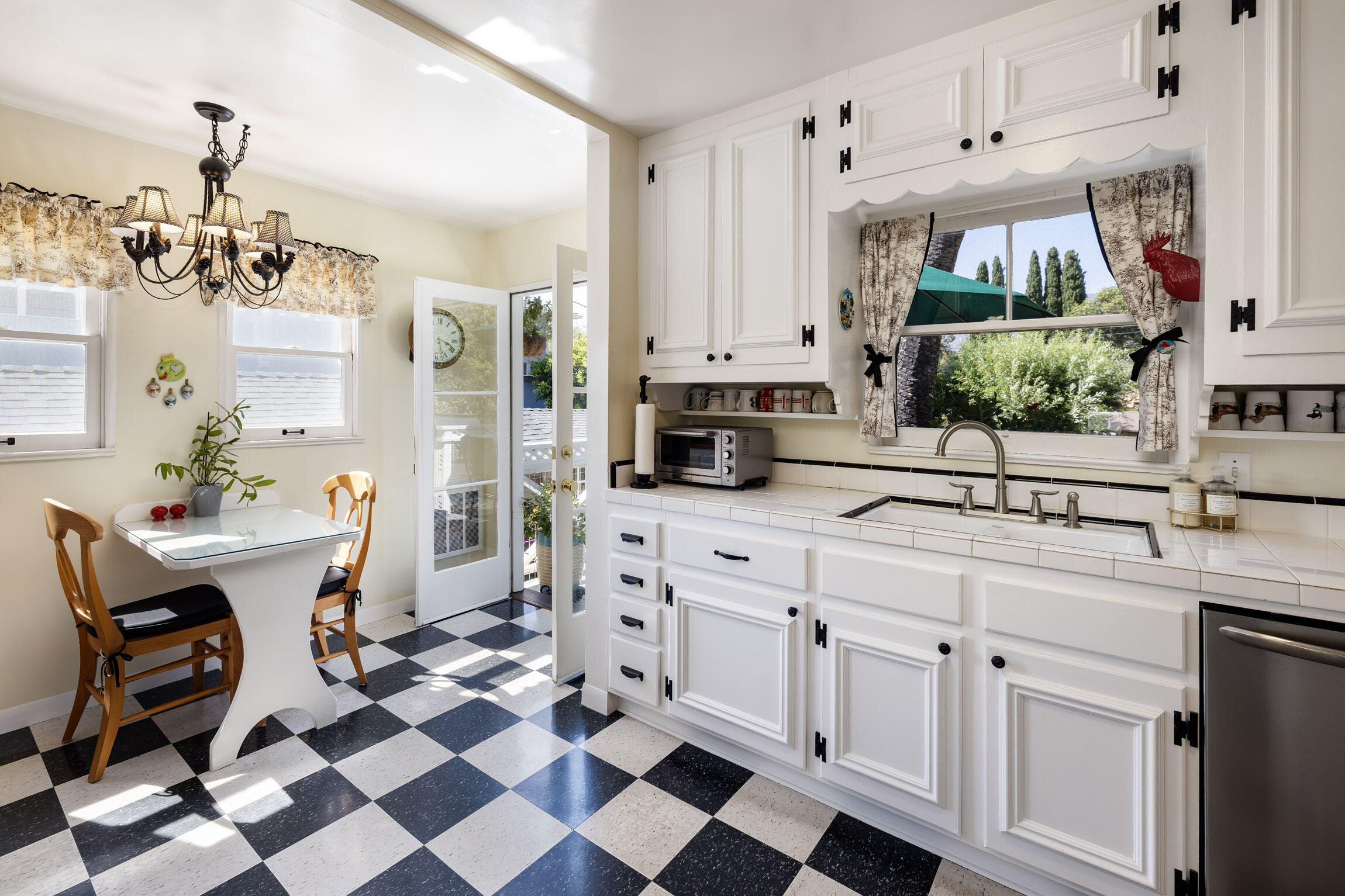 3892 Fairfax Road