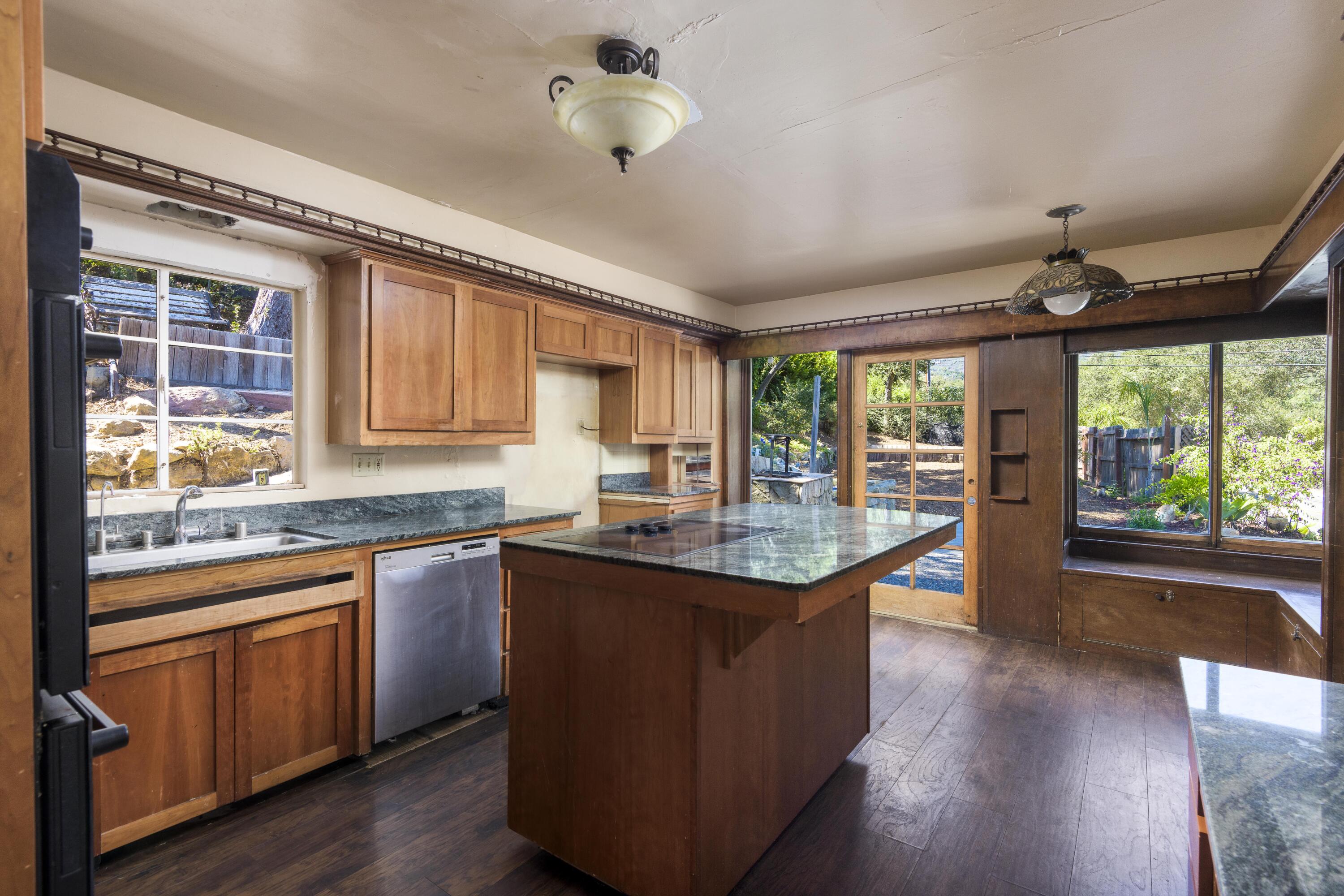 1085 Tunnel Road