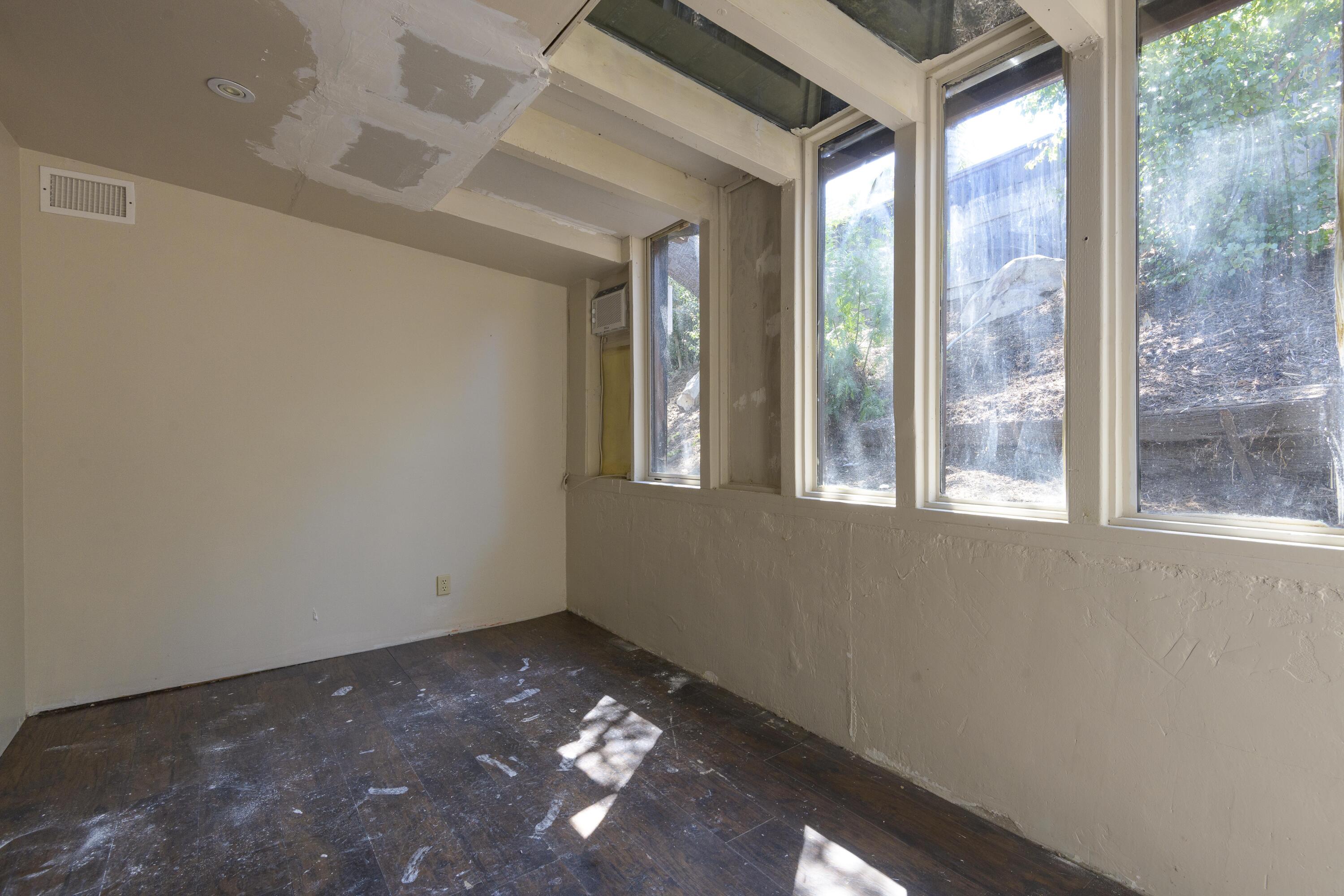 1085 Tunnel Road