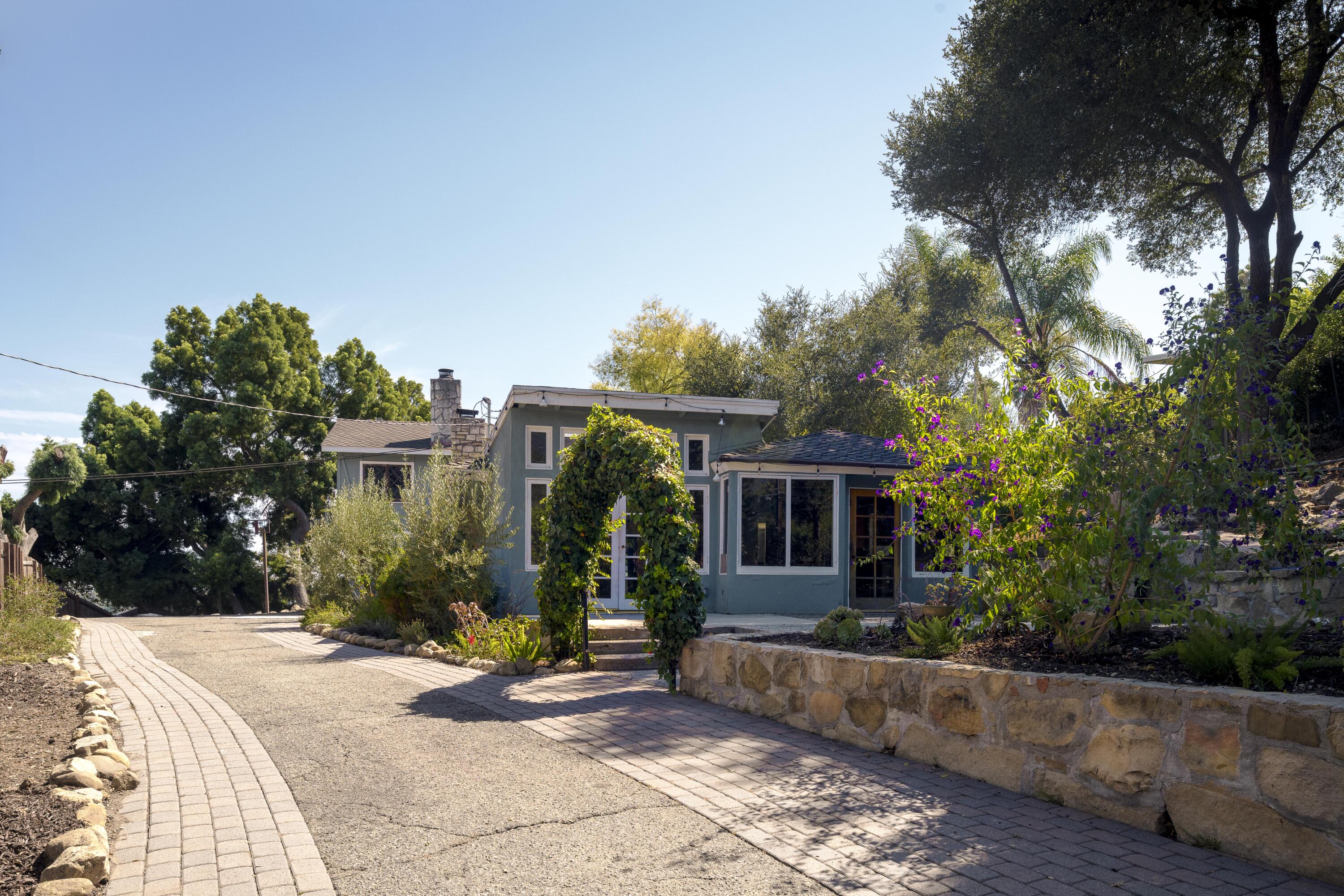 1085 Tunnel Road
