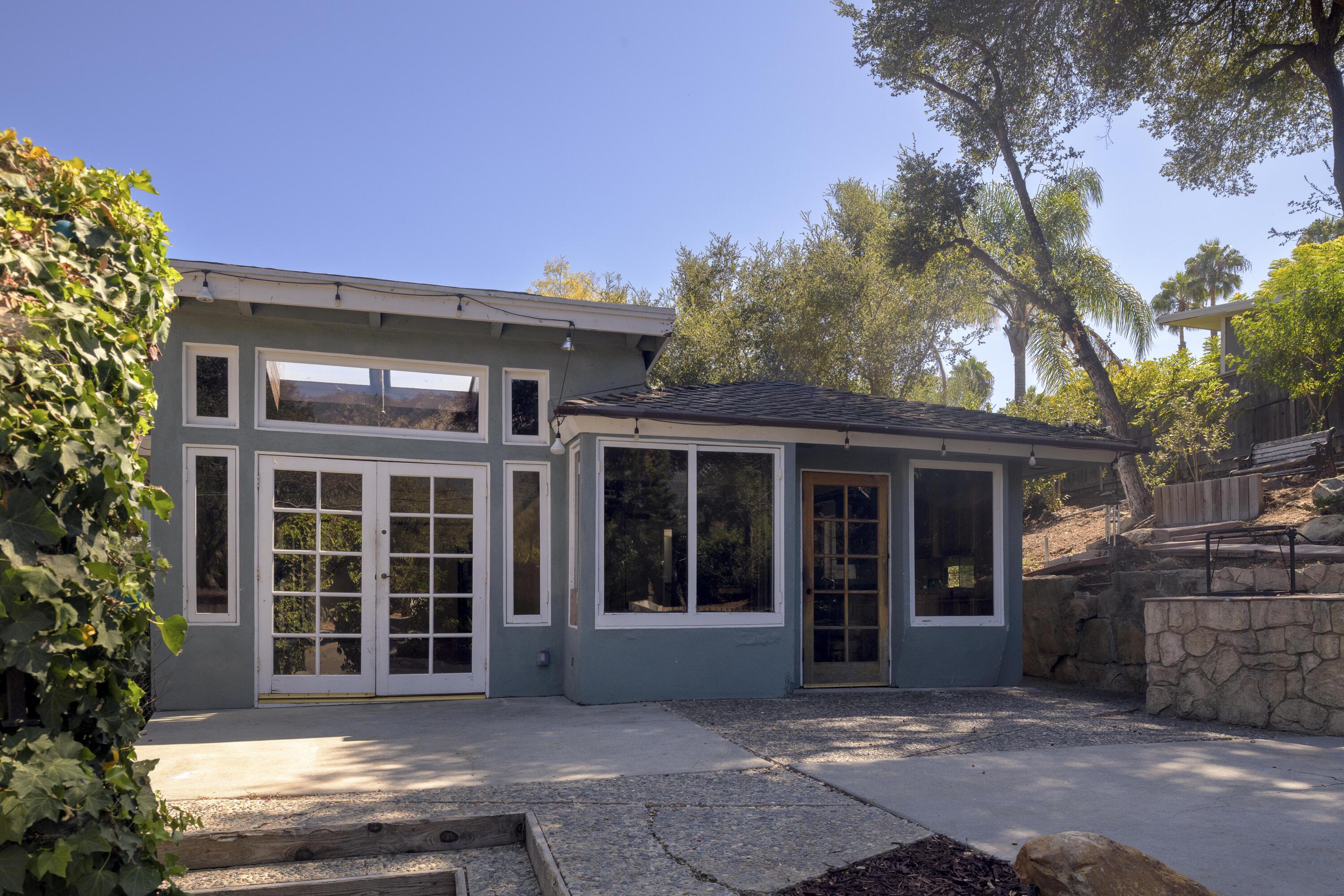 1085 Tunnel Road