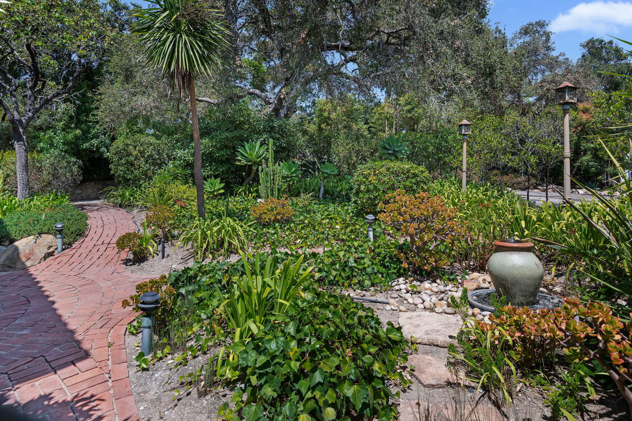 1021 Las Alturas Road