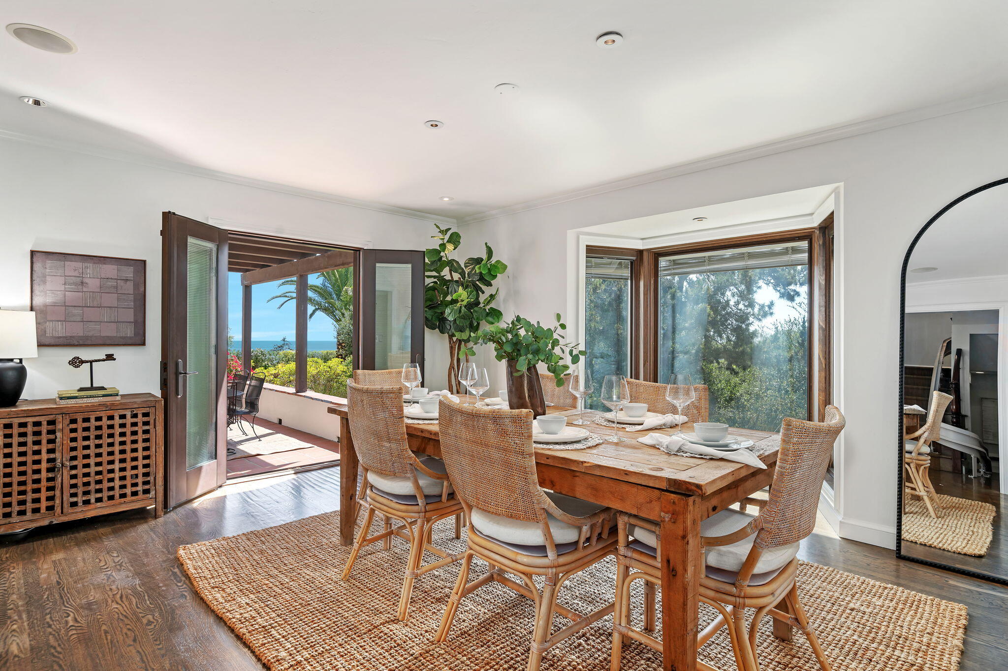 1021 Las Alturas Road