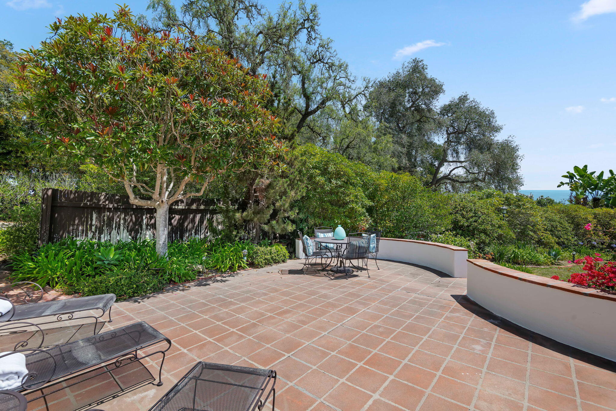 1021 Las Alturas Road