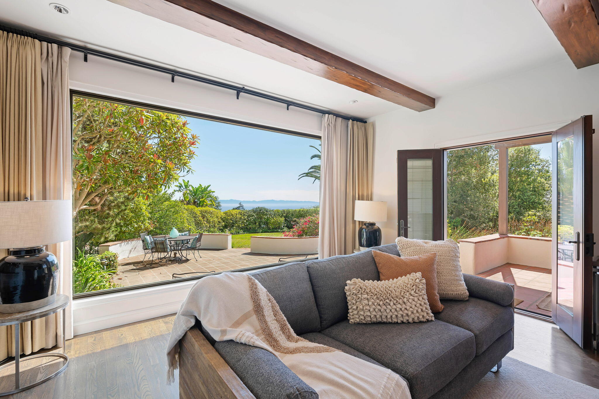 1021 Las Alturas Road