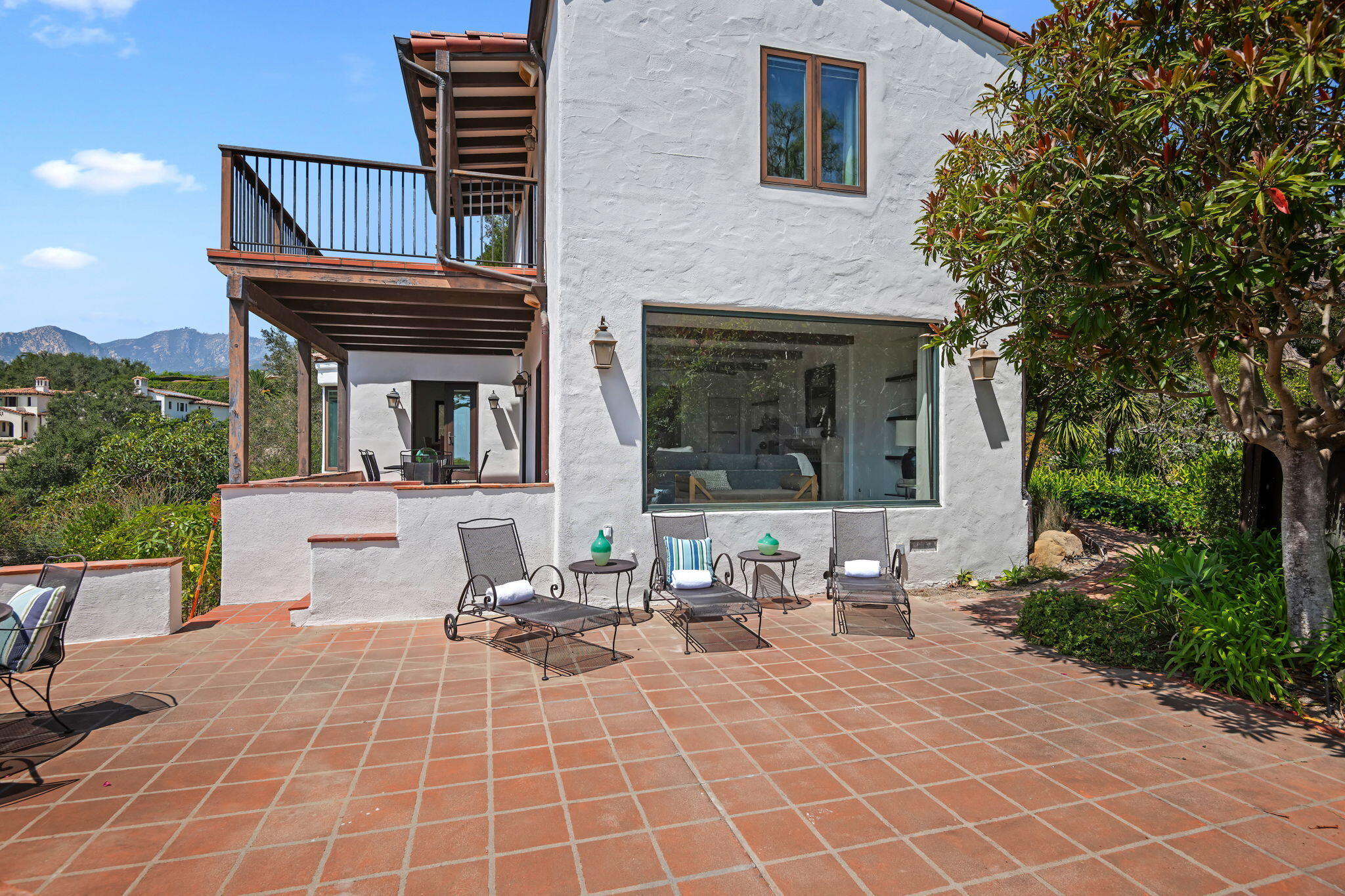 1021 Las Alturas Road