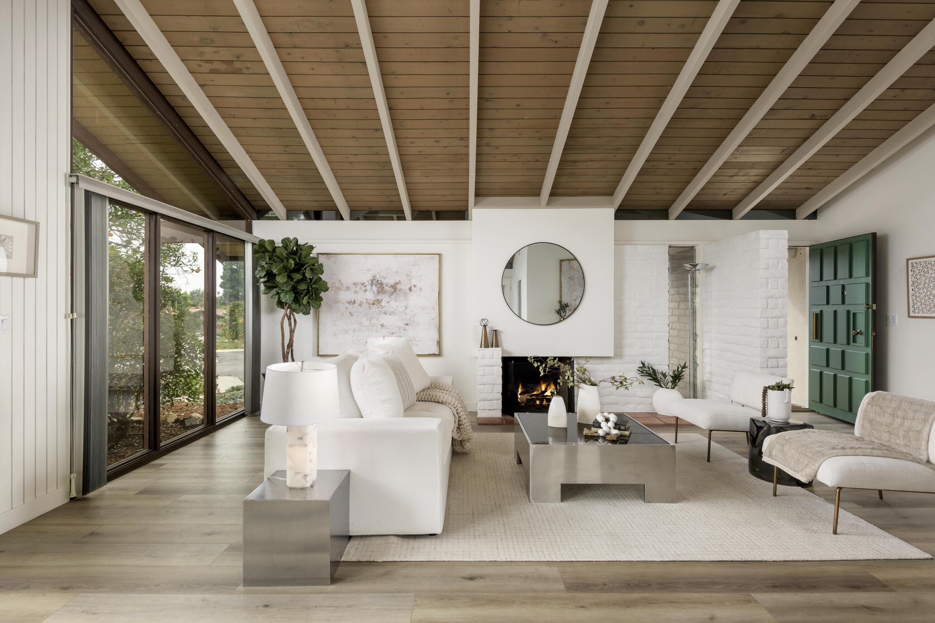 2756 Miradero Drive