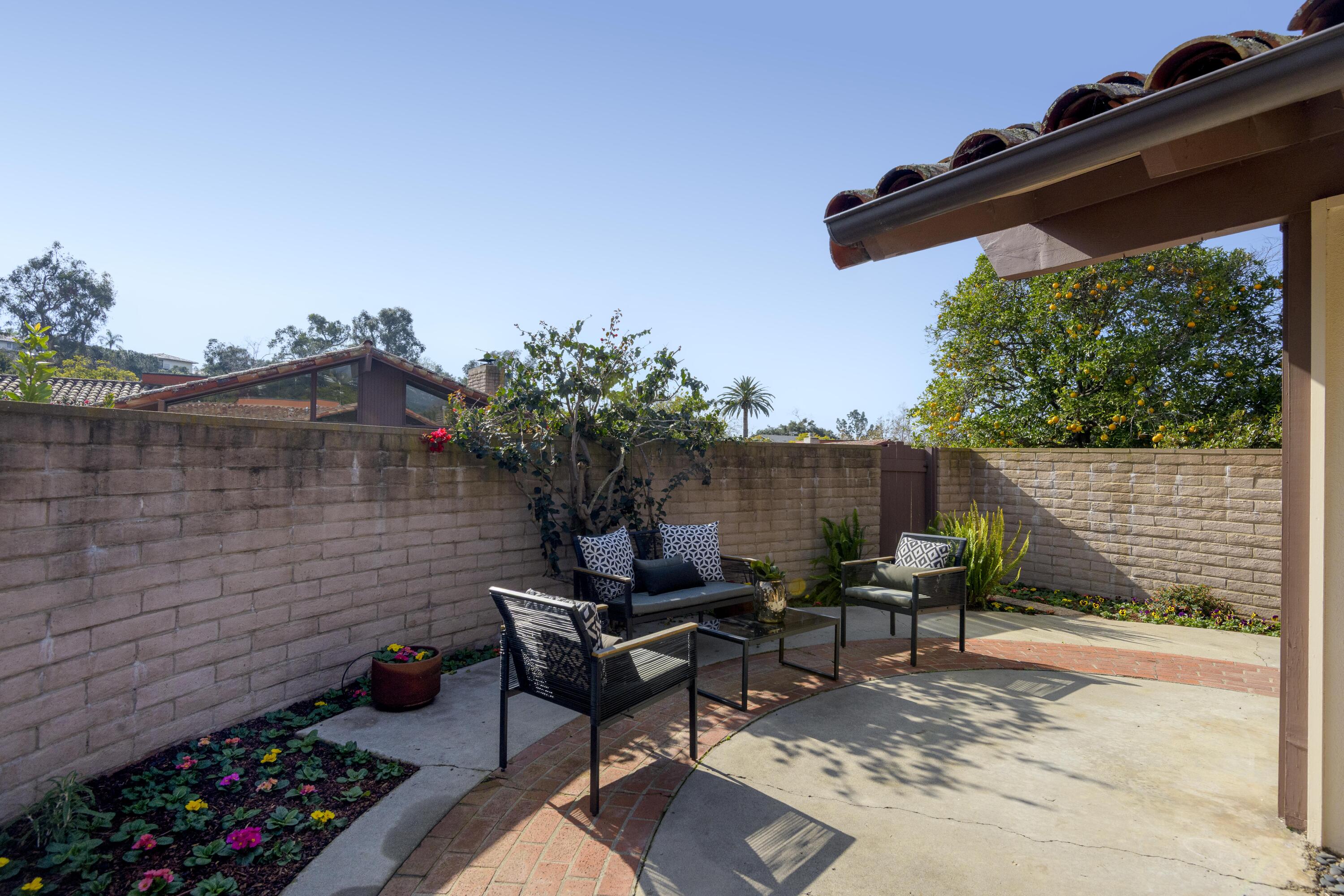 2756 Miradero Drive