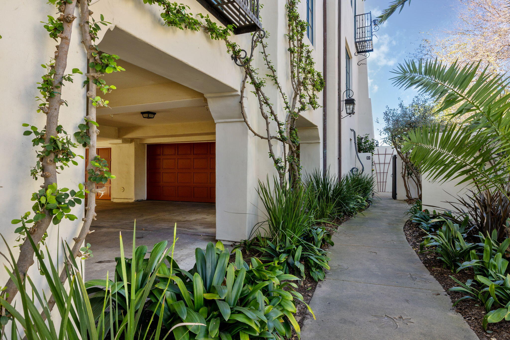 218 Santa Barbara Street Unit: D