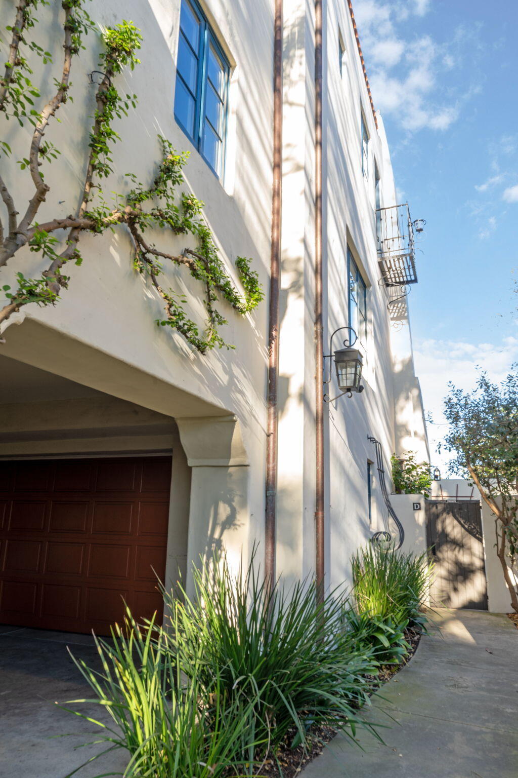 218 Santa Barbara Street Unit: D