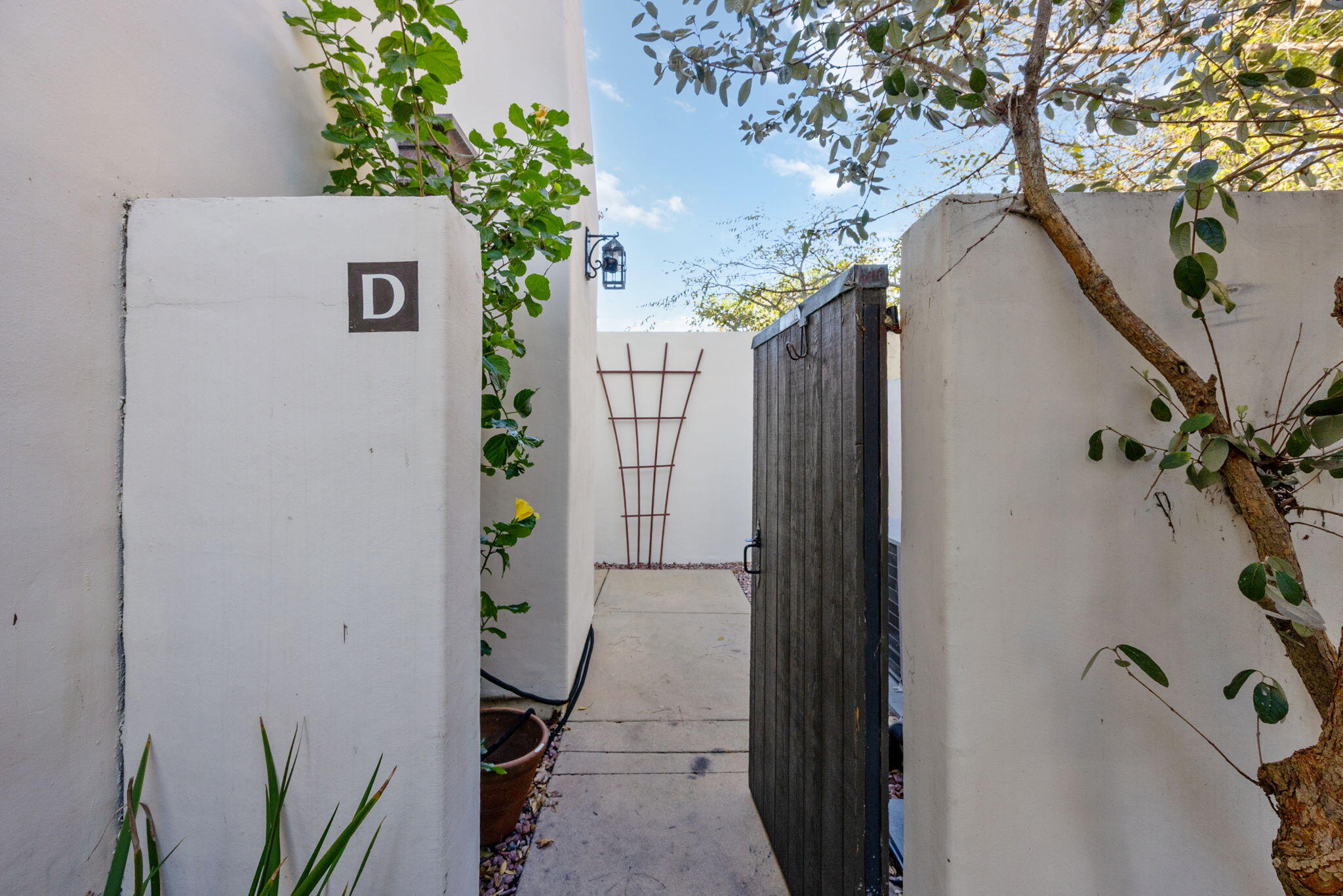 218 Santa Barbara Street Unit: D