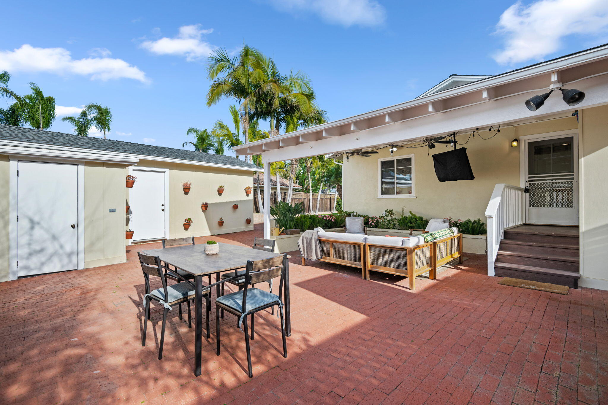 333 Palisades Drive