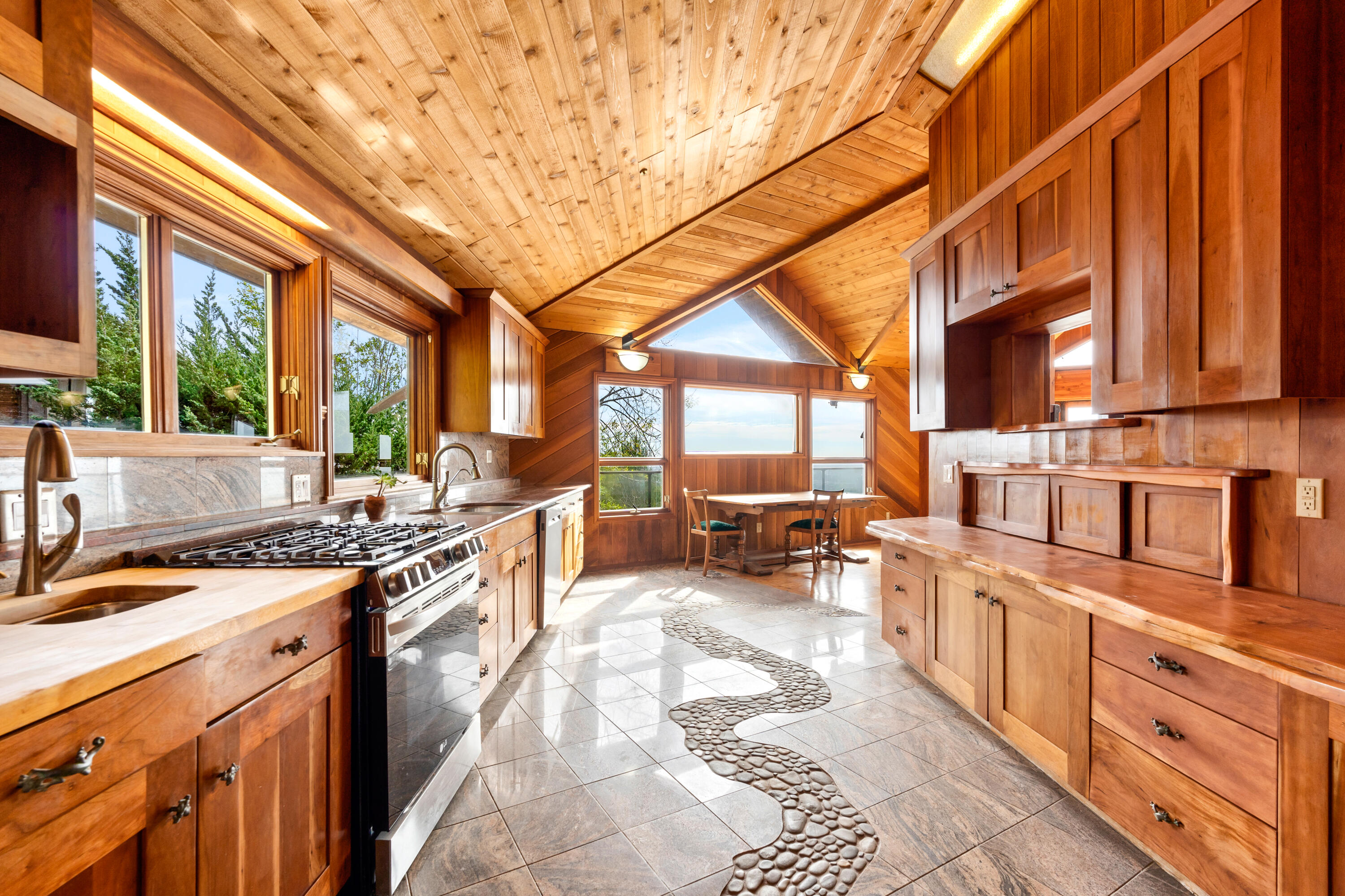 440 Mariposa Drive