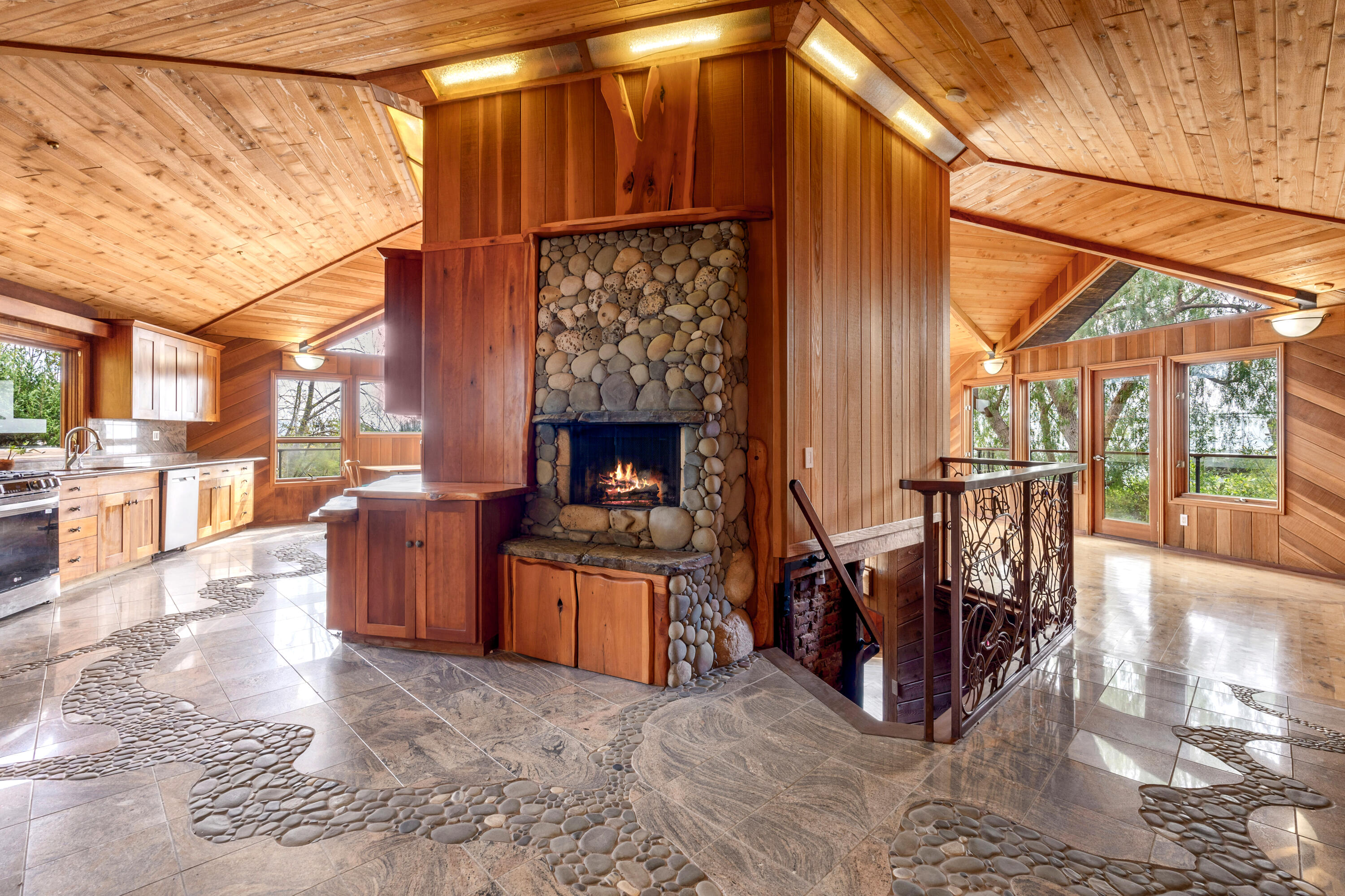 440 Mariposa Drive