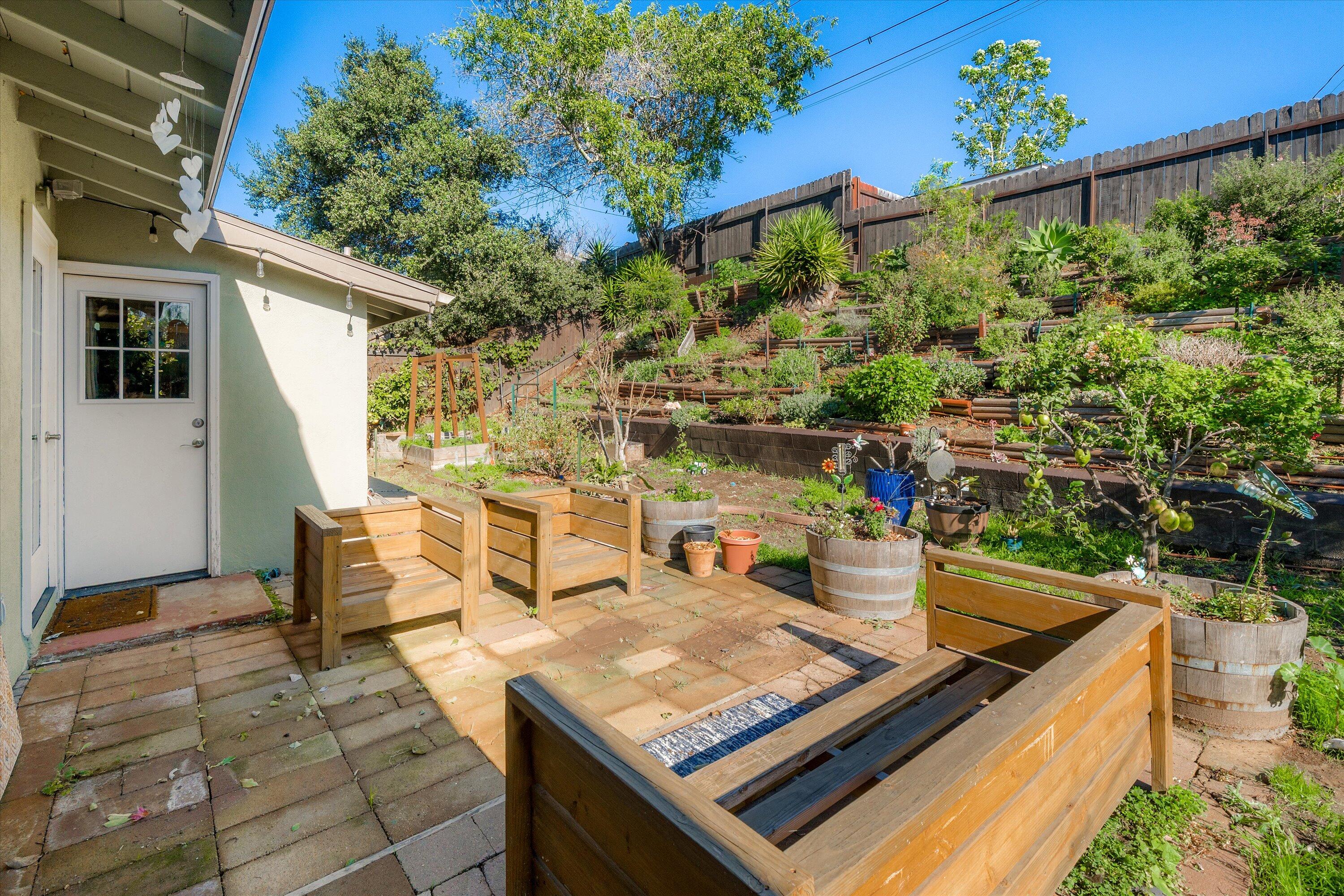 22 Calaveras Avenue