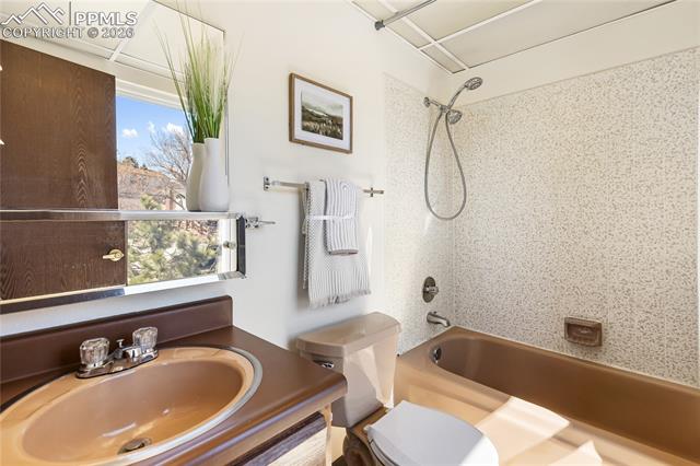 4856 Iron Horse Trail