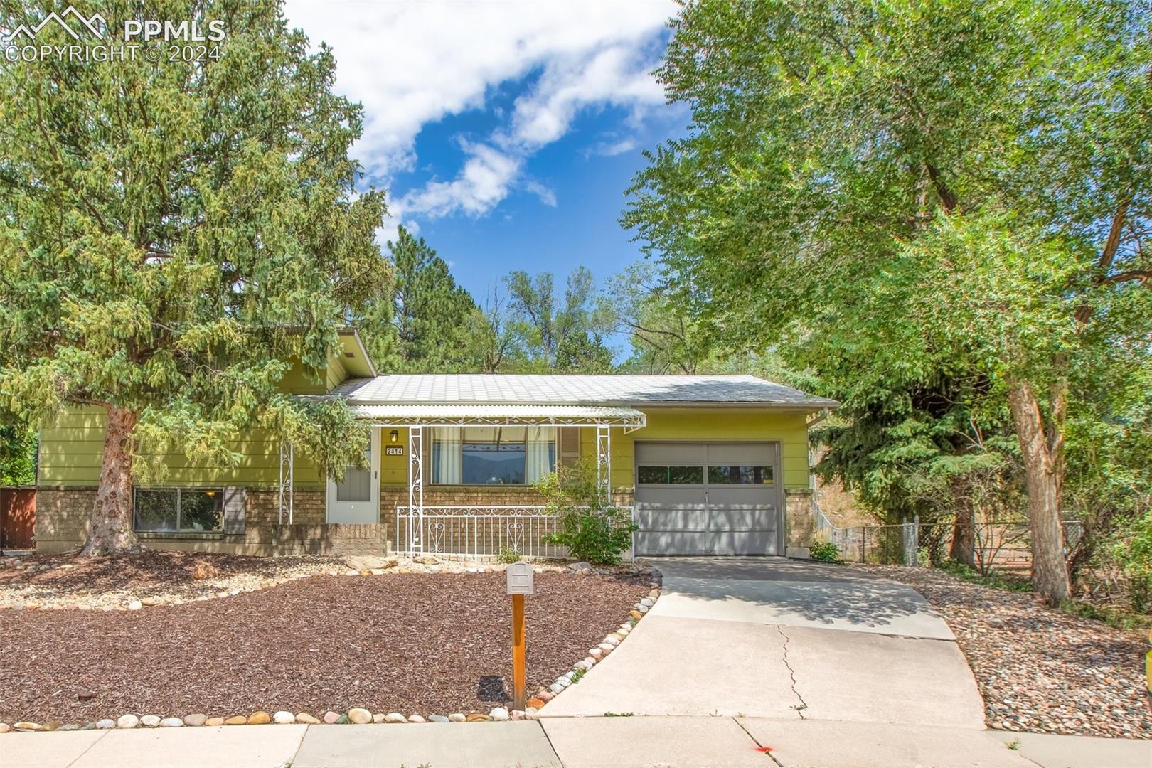 2414 Camelot Court