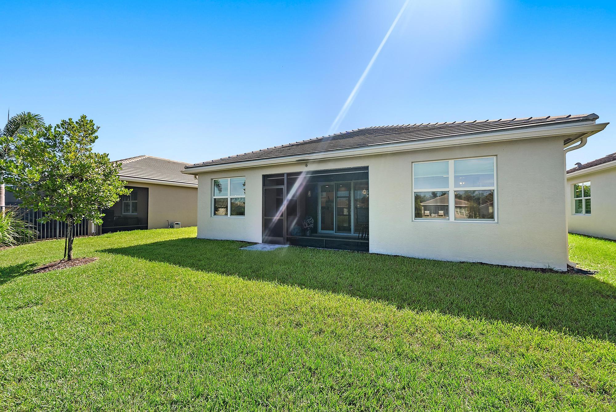 11816 SW Silverlake Falls Dr