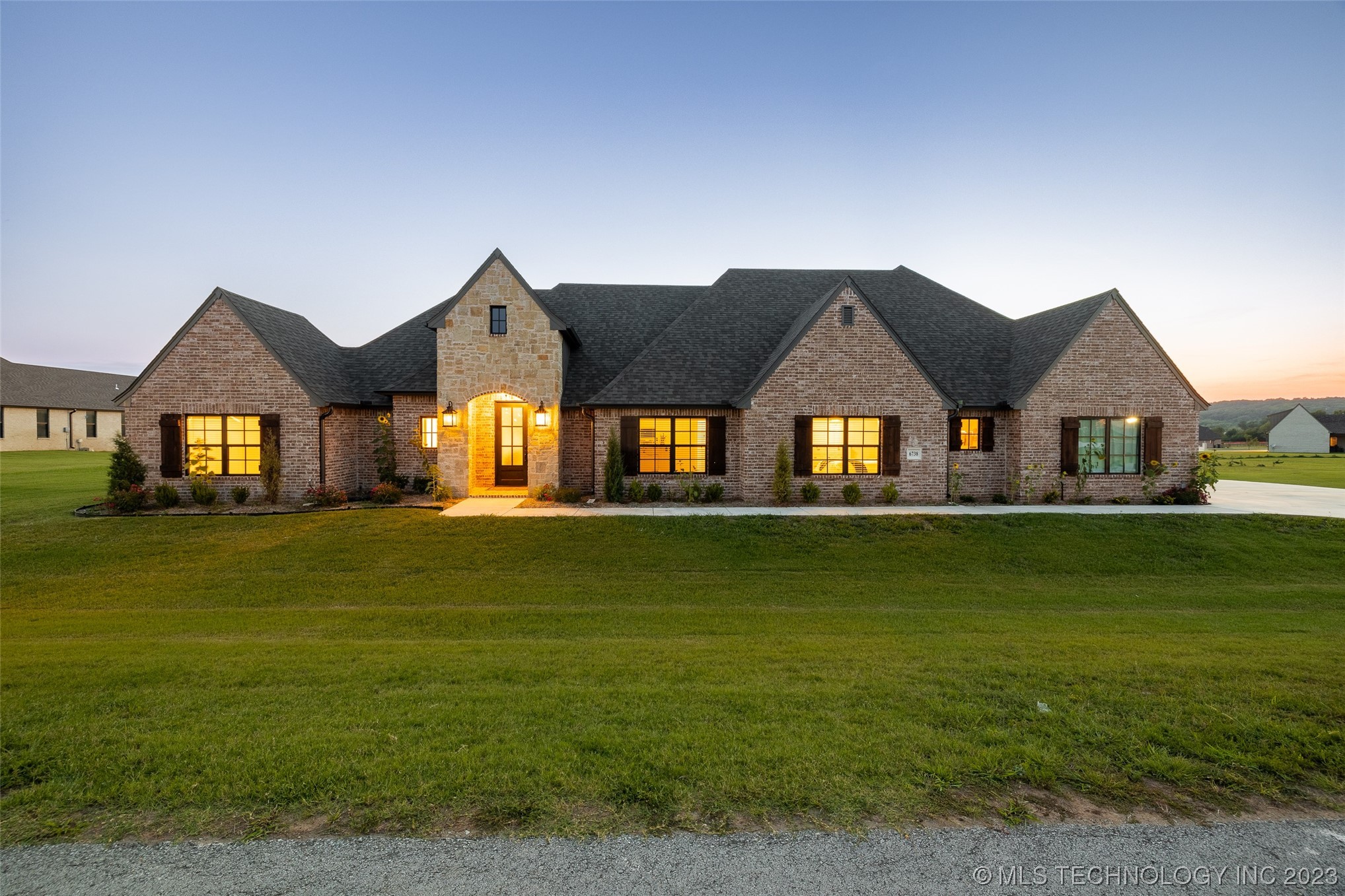 6738 S 309th East Avenue