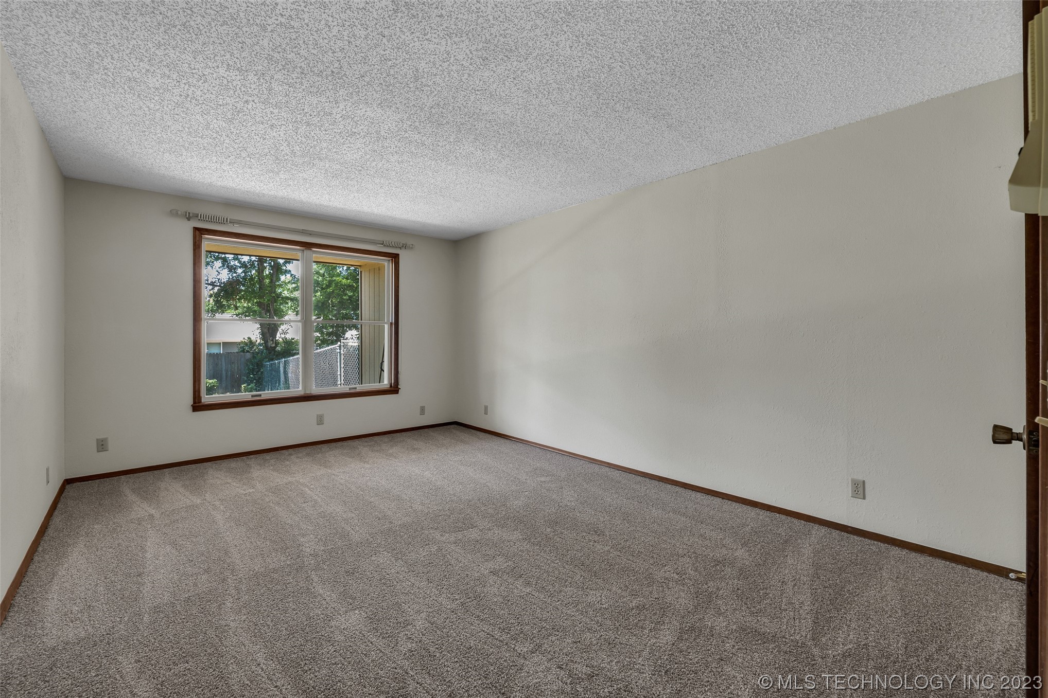 6132 S Lakewood Avenue