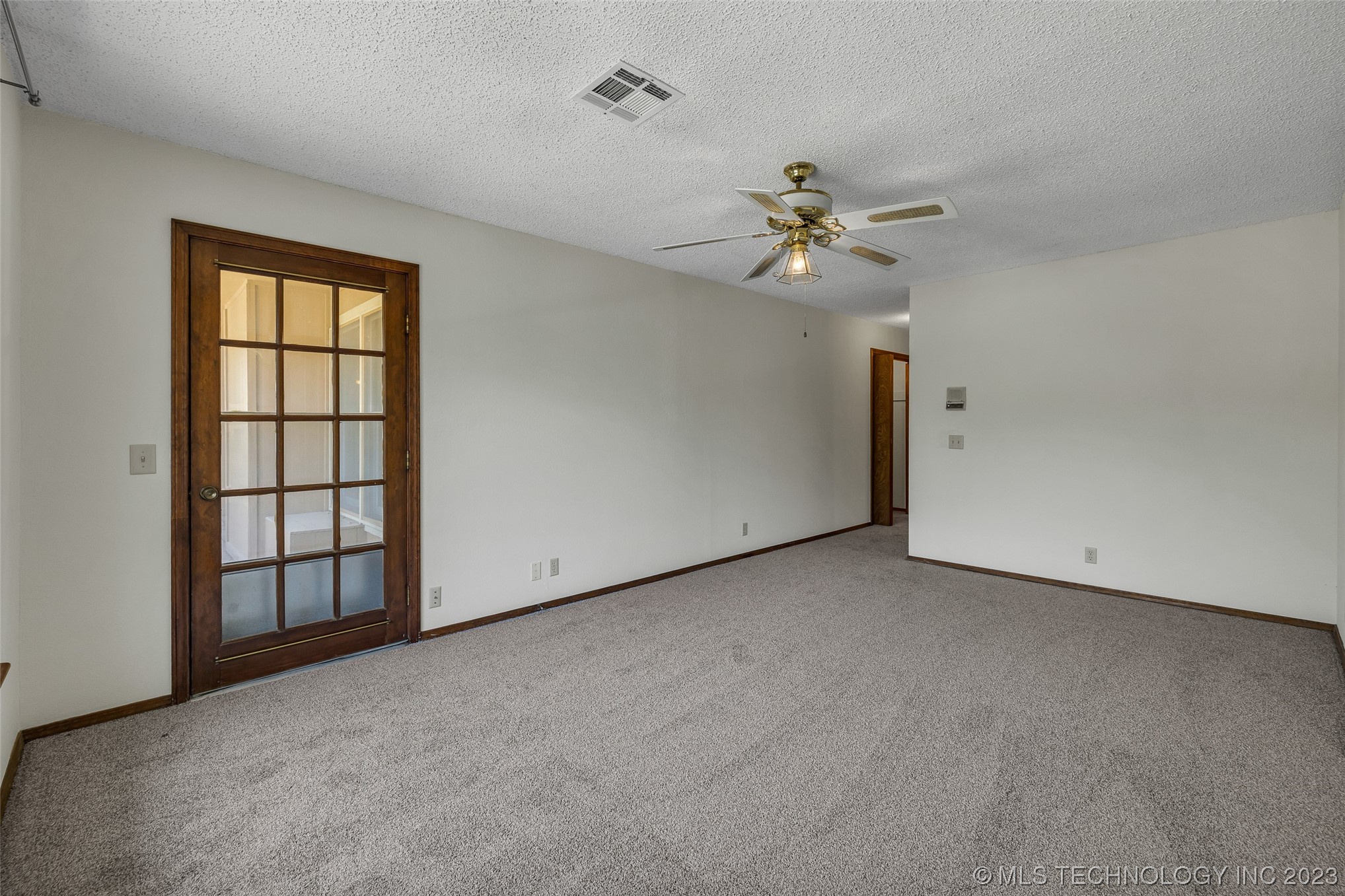 6132 S Lakewood Avenue