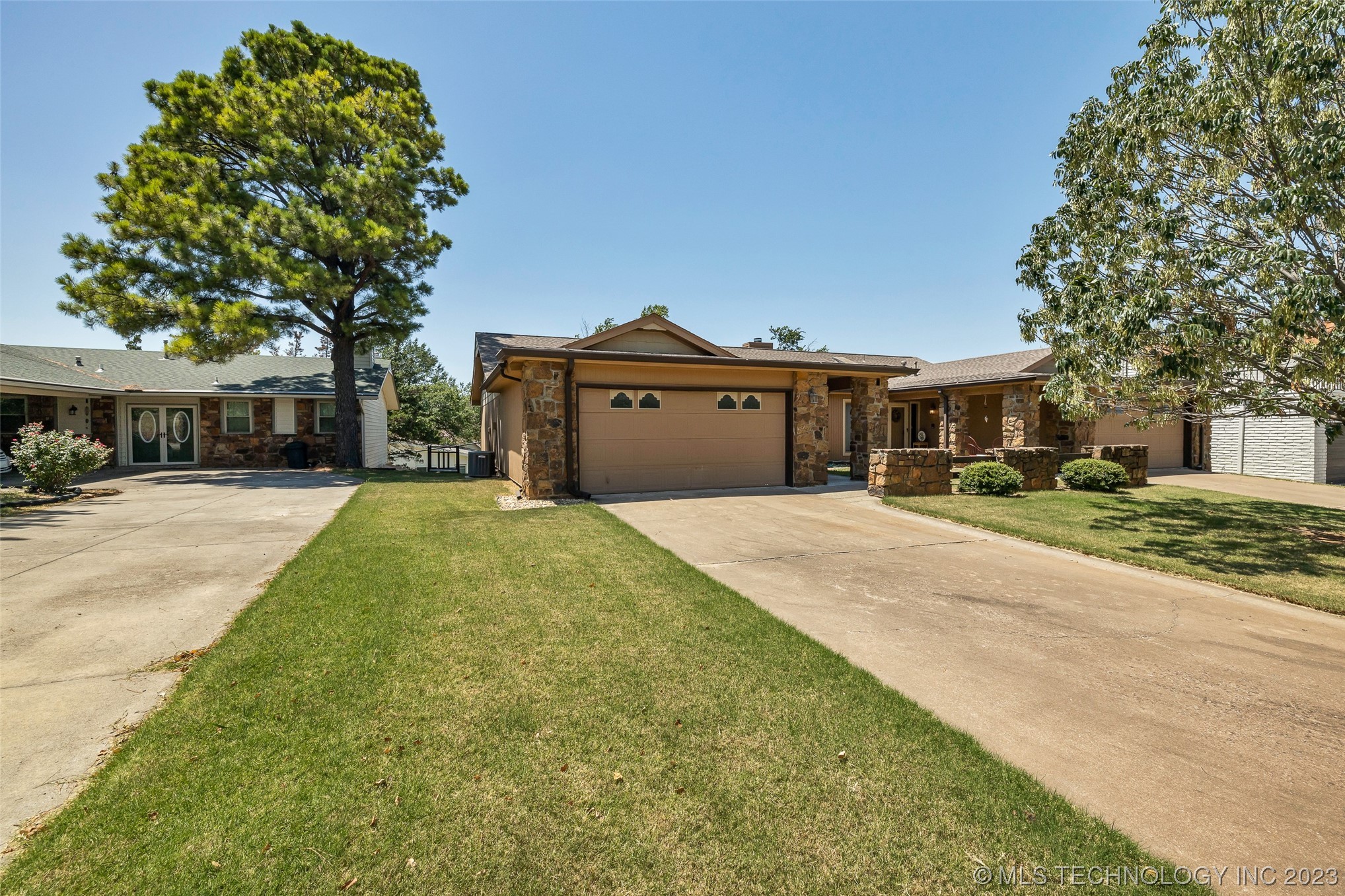 6132 S Lakewood Avenue