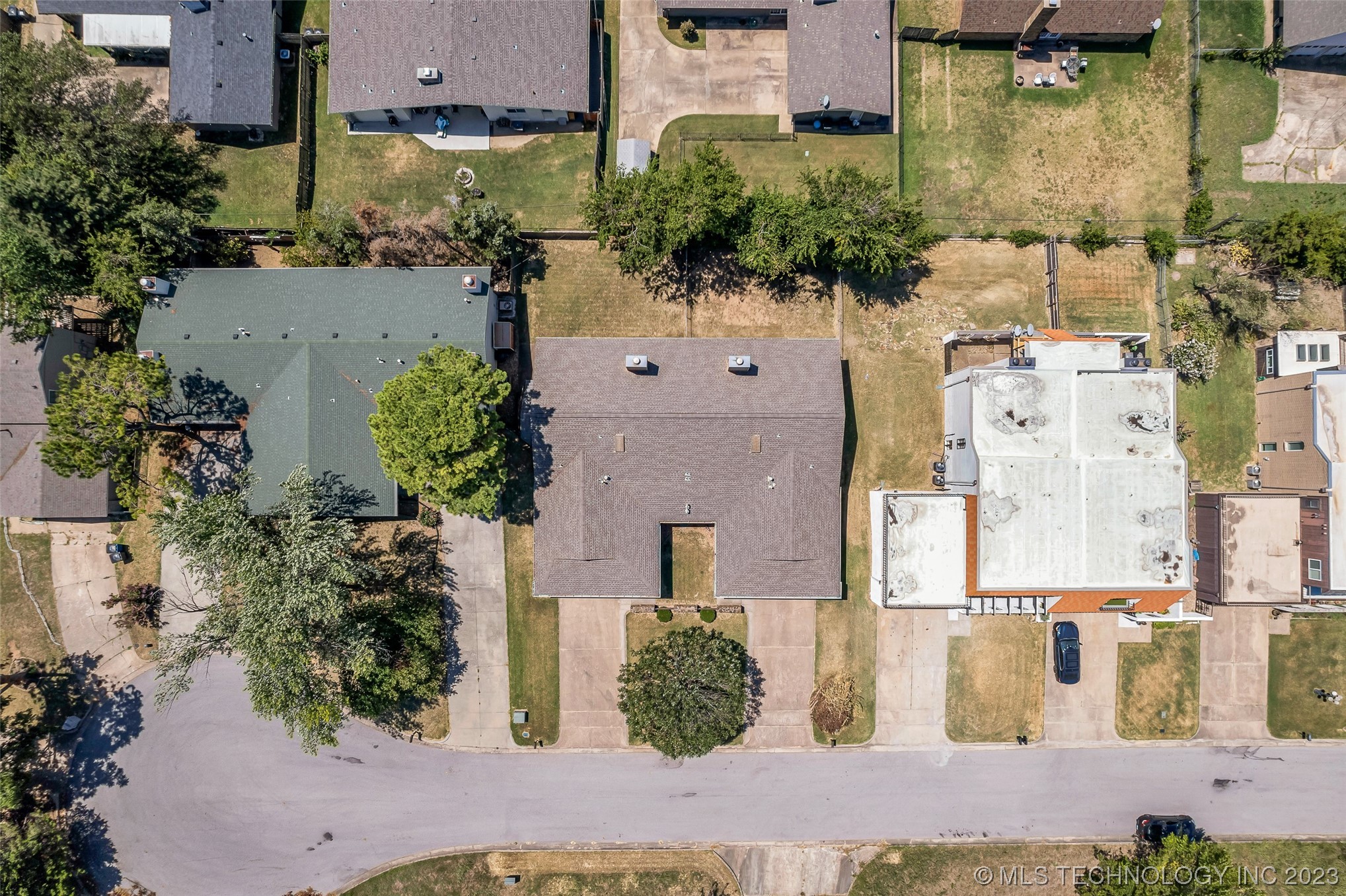 6132 S Lakewood Avenue