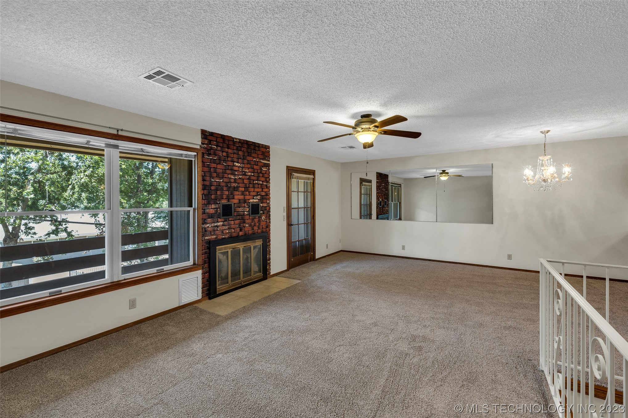 6132 S Lakewood Avenue