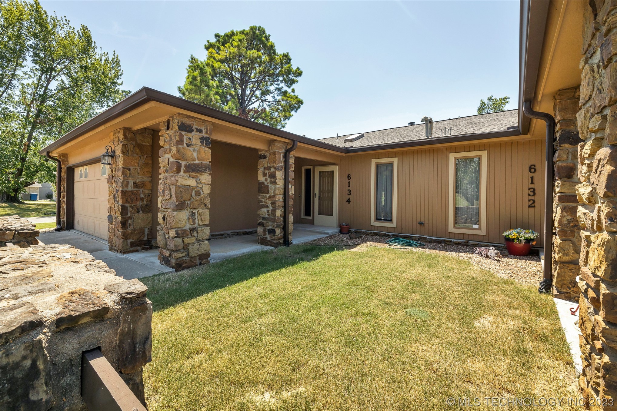 6132 S Lakewood Avenue