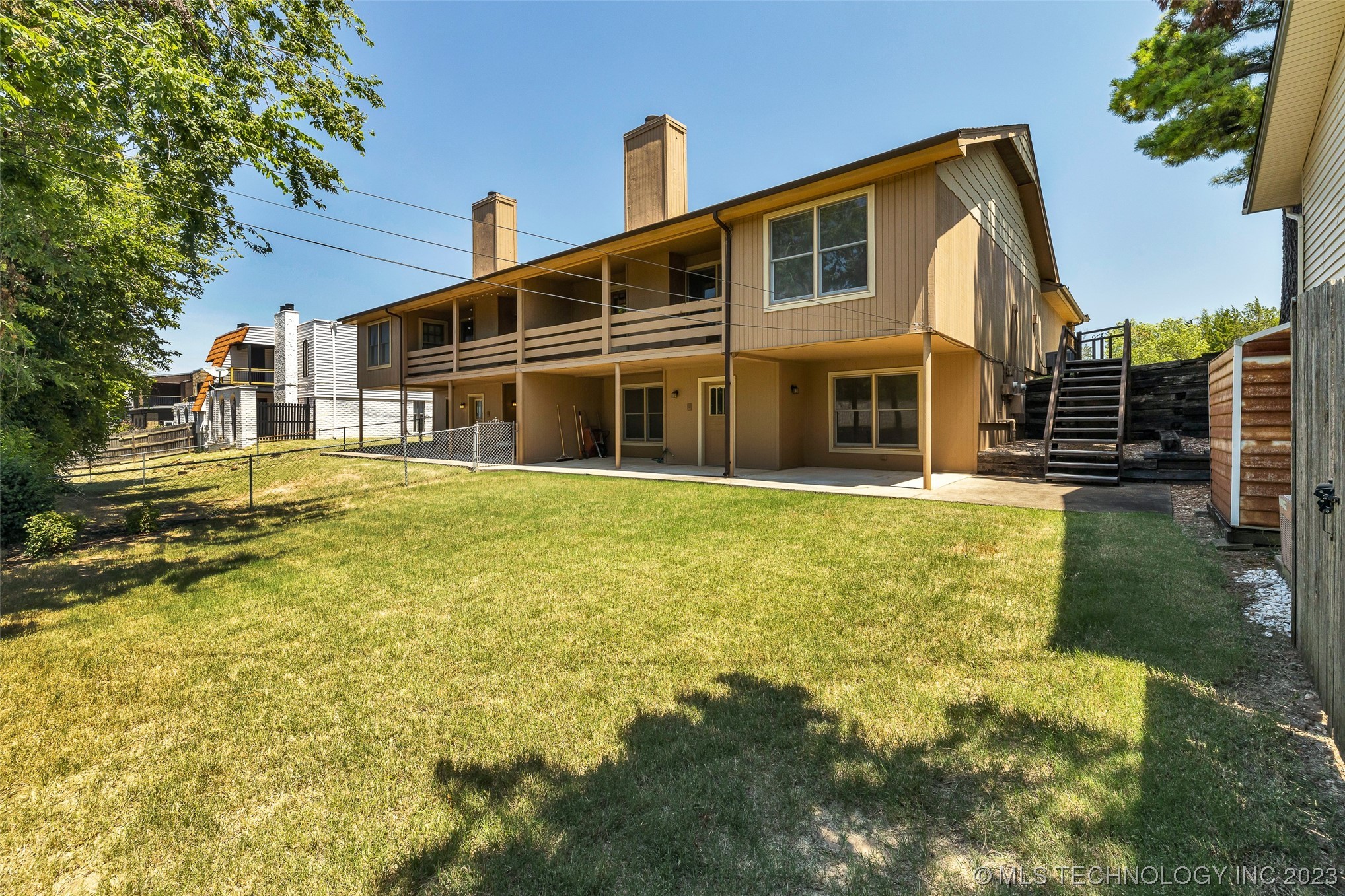 6132 S Lakewood Avenue