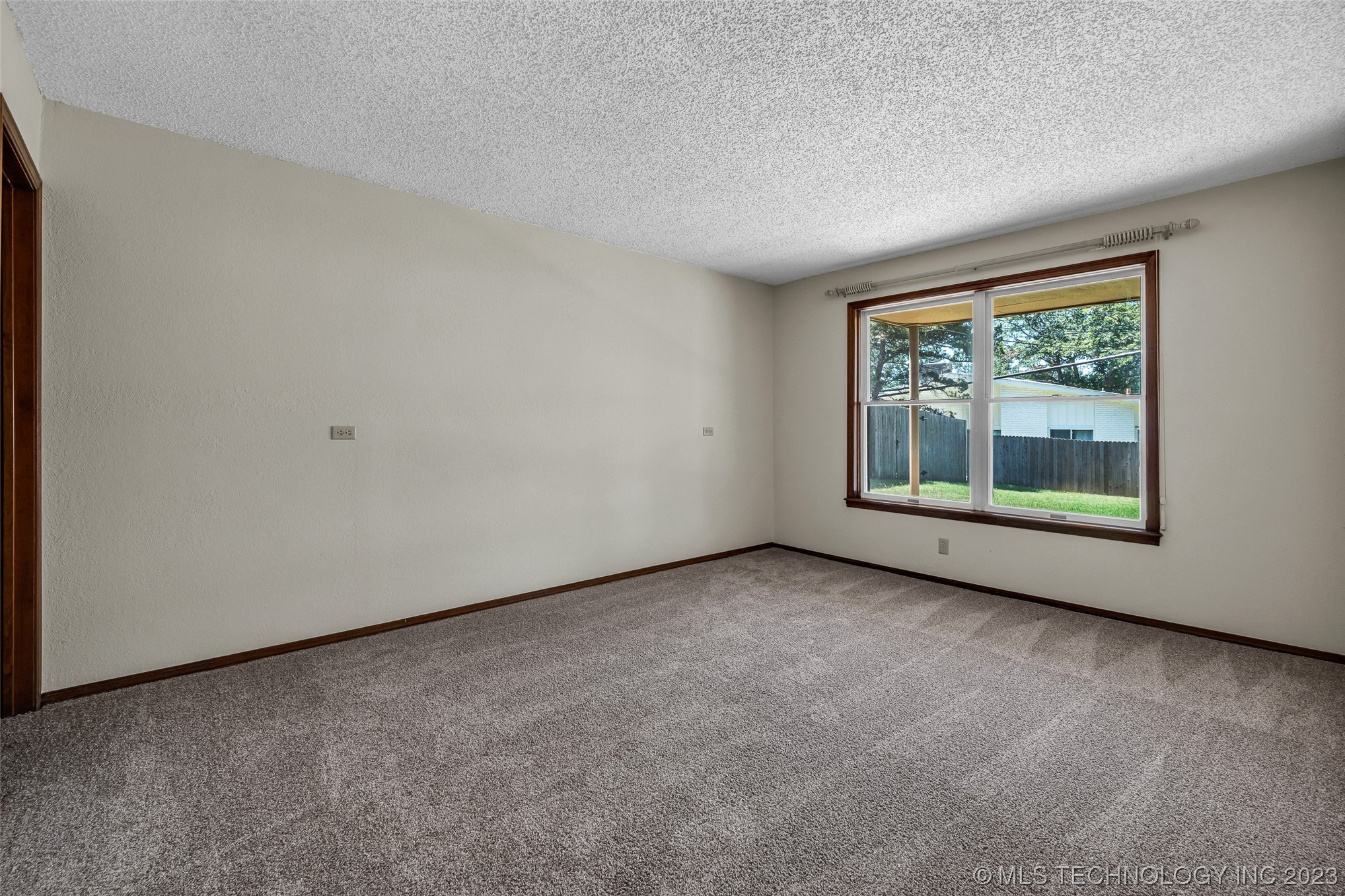 6132 S Lakewood Avenue