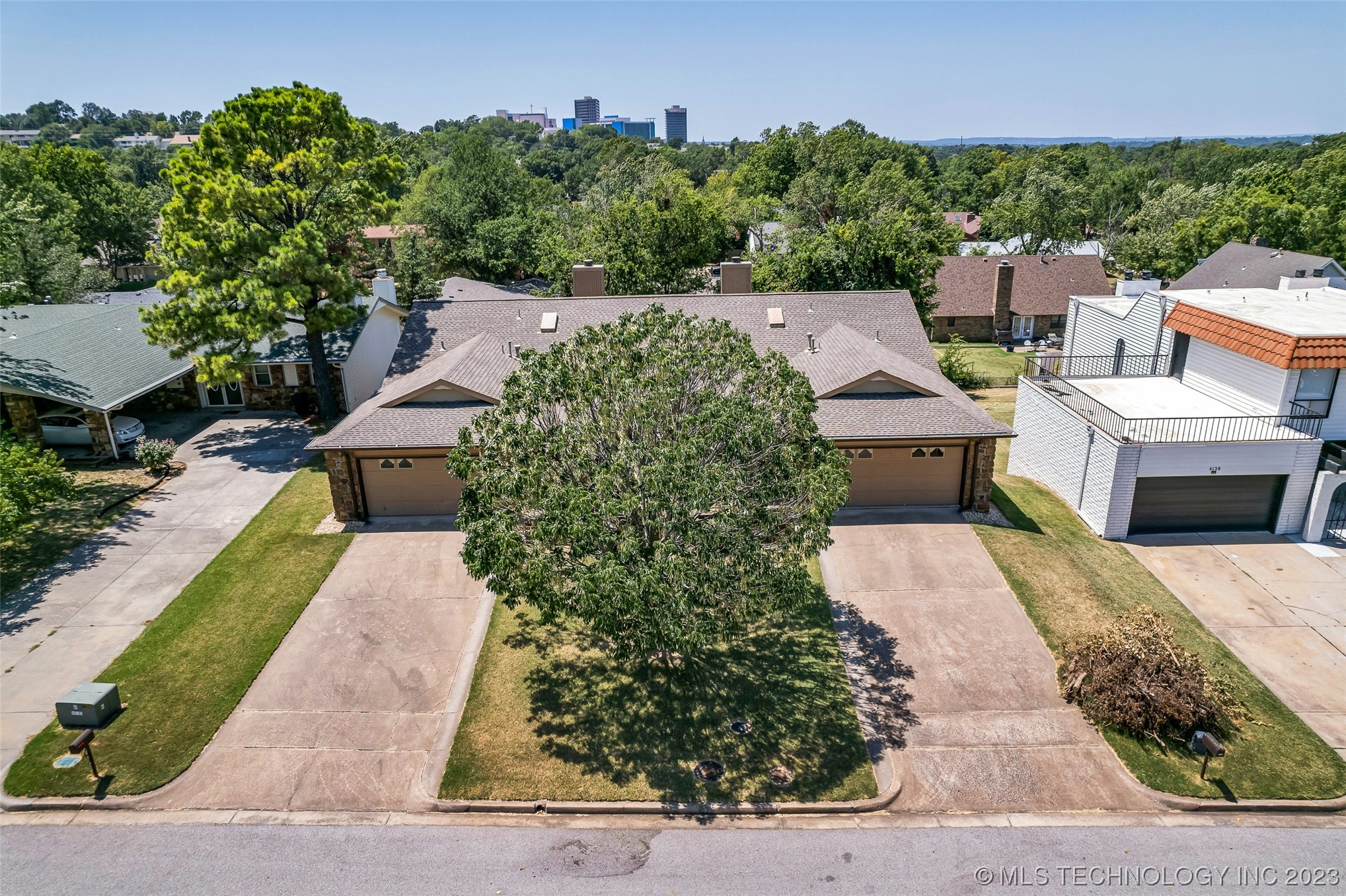 6132 S Lakewood Avenue