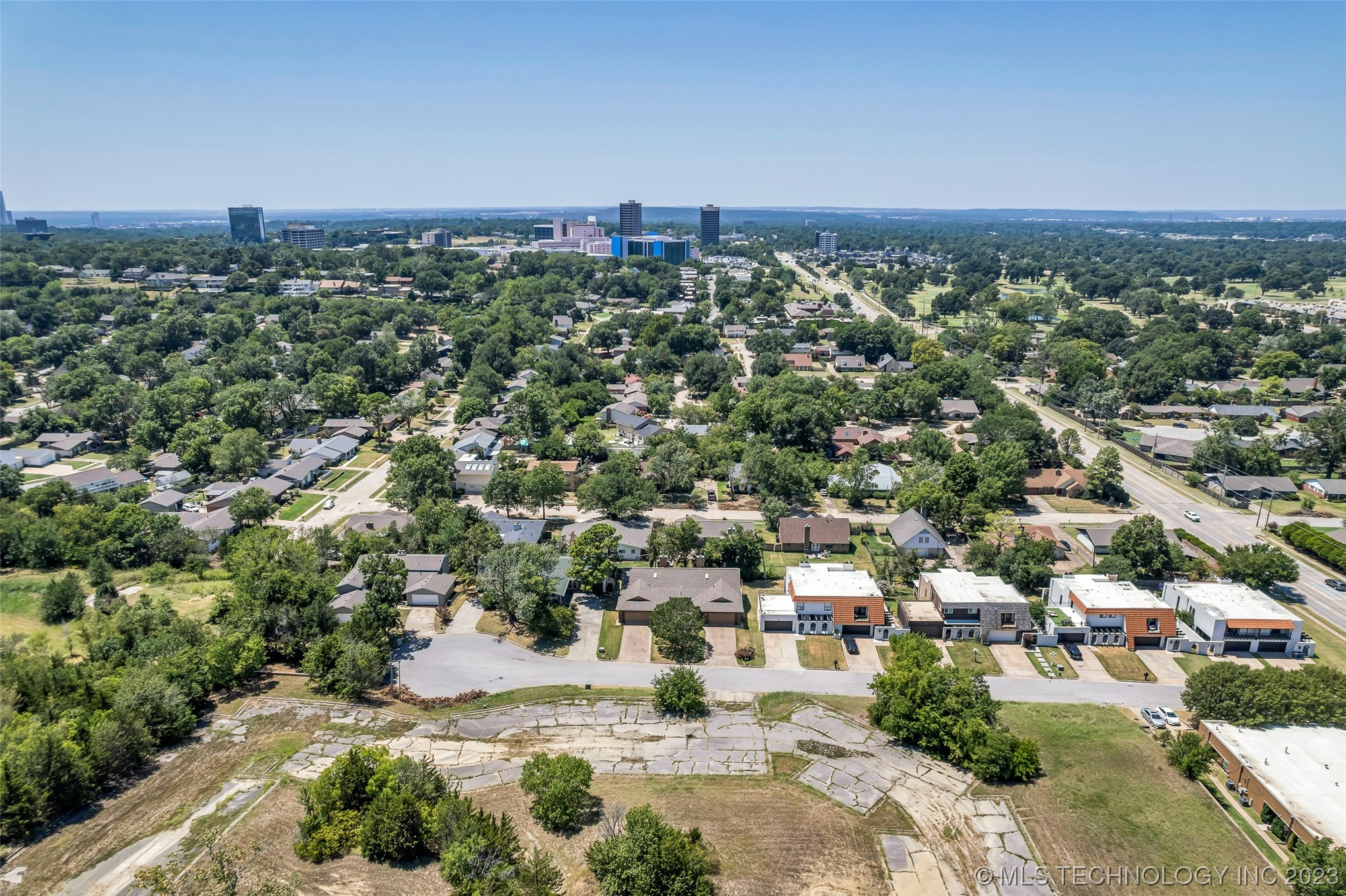 6132 S Lakewood Avenue