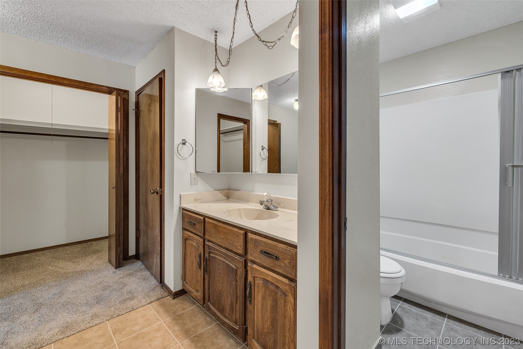 6132 S Lakewood Avenue