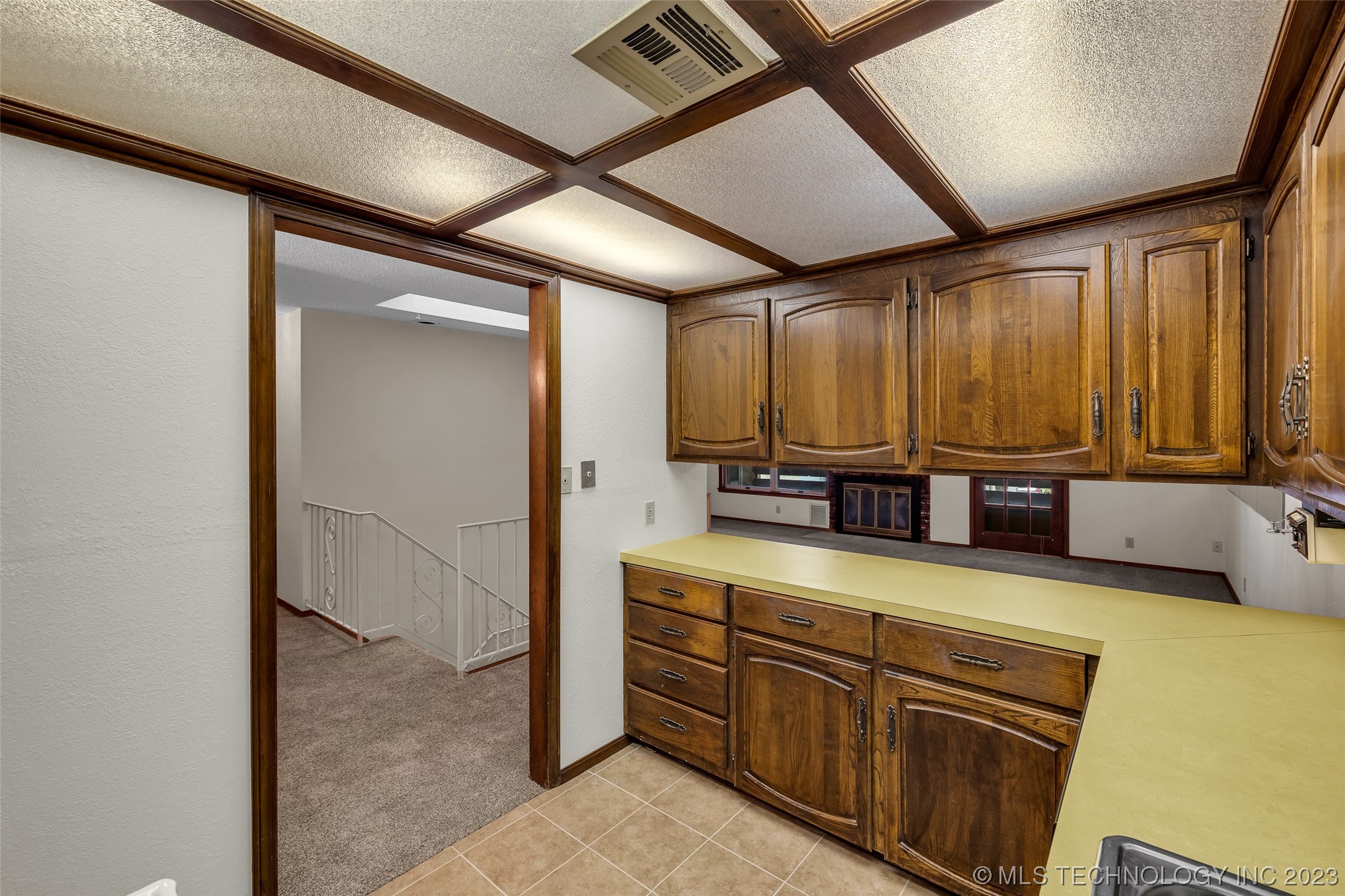 6132 S Lakewood Avenue