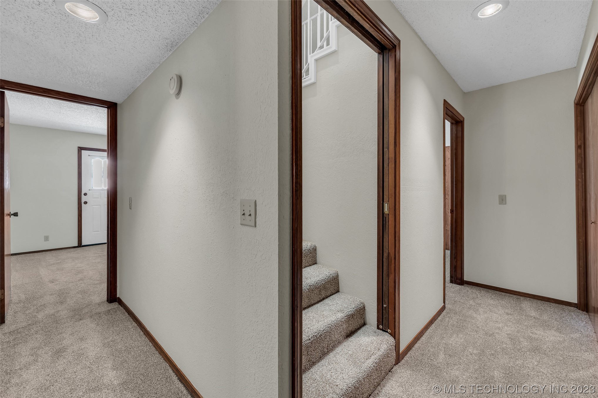 6132 S Lakewood Avenue