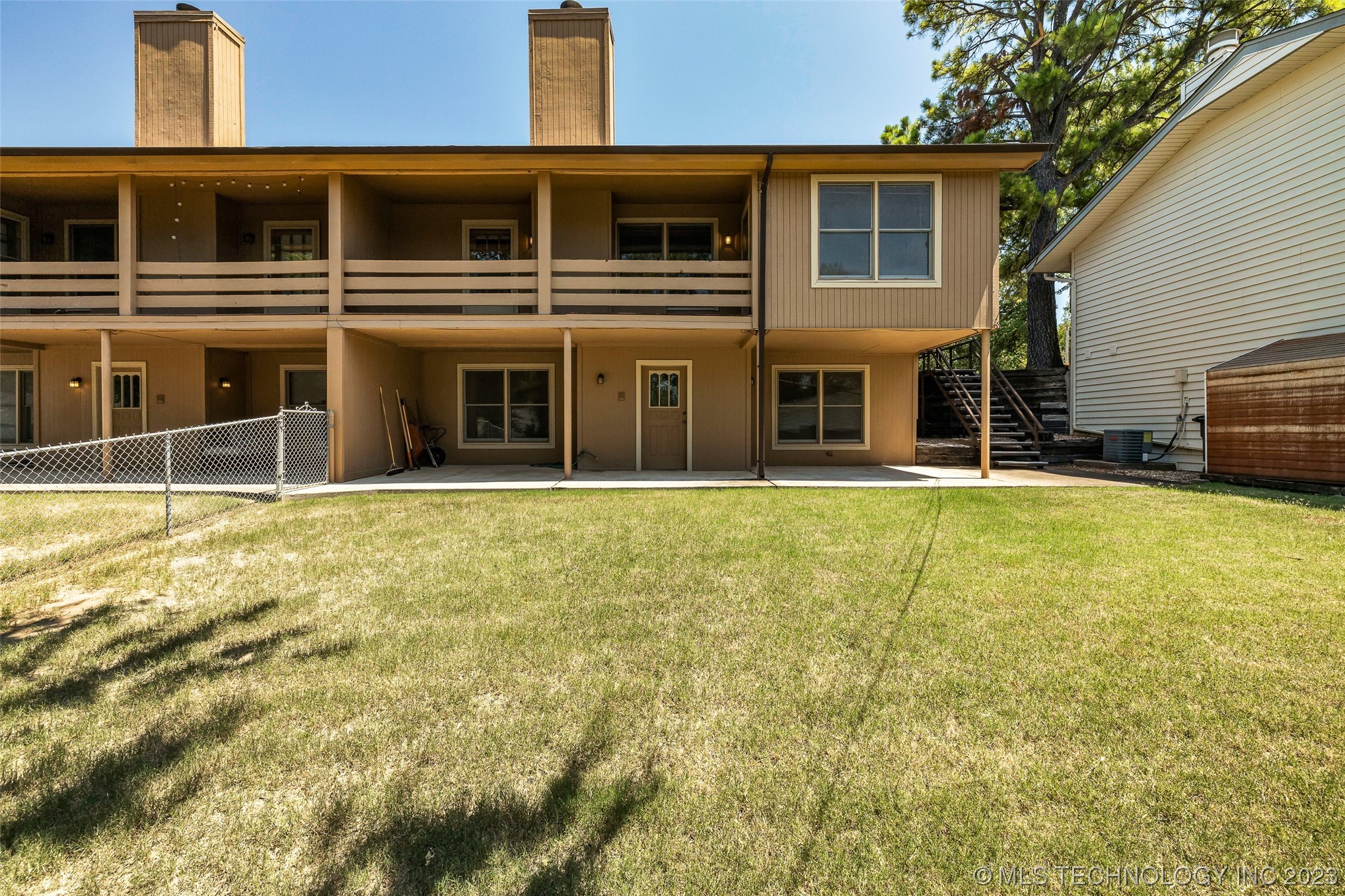 6132 S Lakewood Avenue