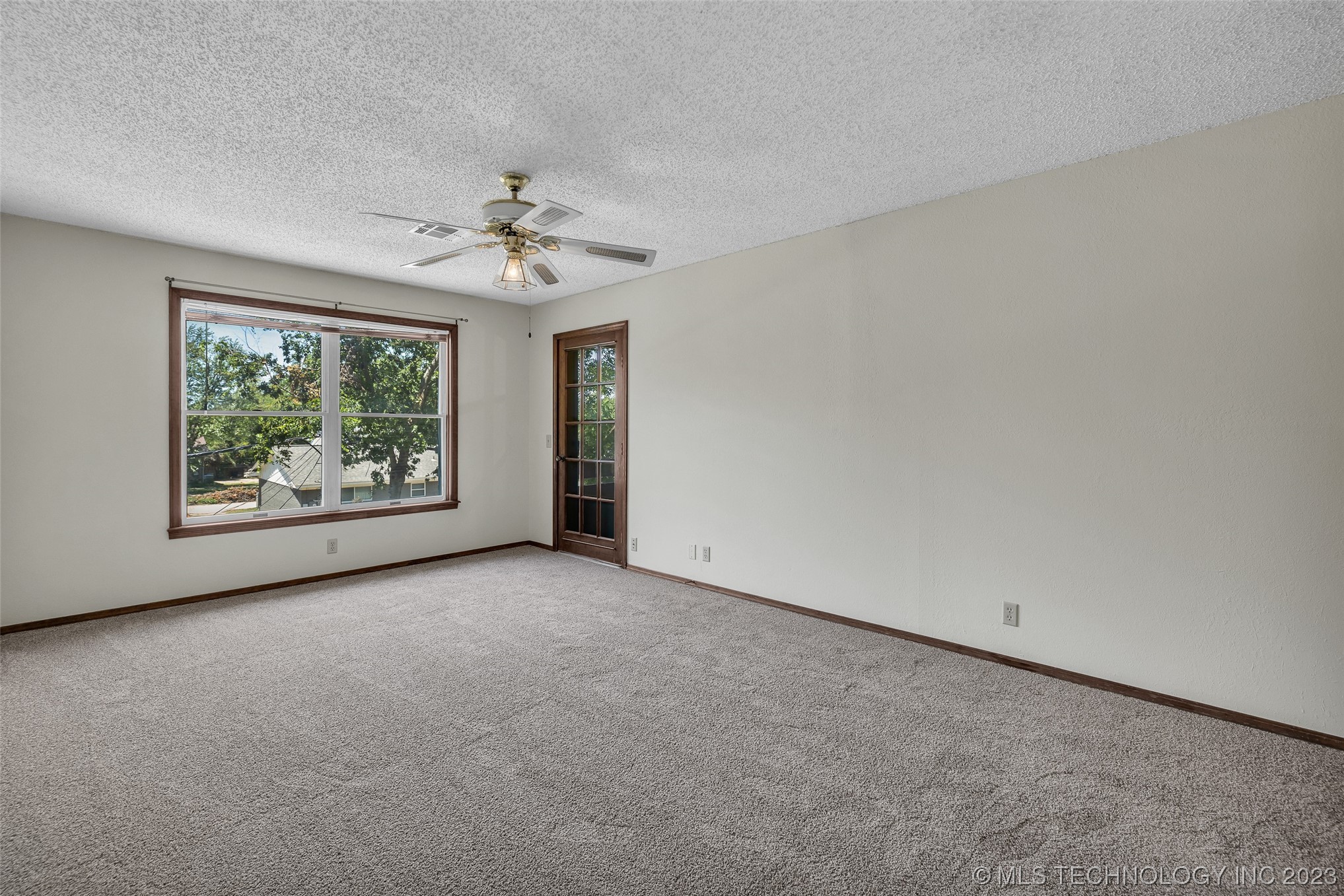 6132 S Lakewood Avenue